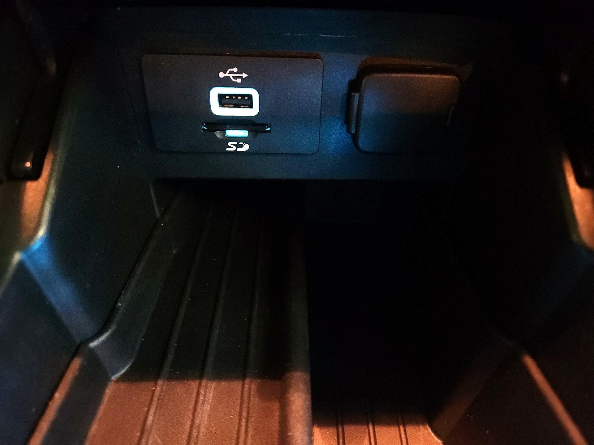 Thumbnail: 2016 Ford Explorer - 18