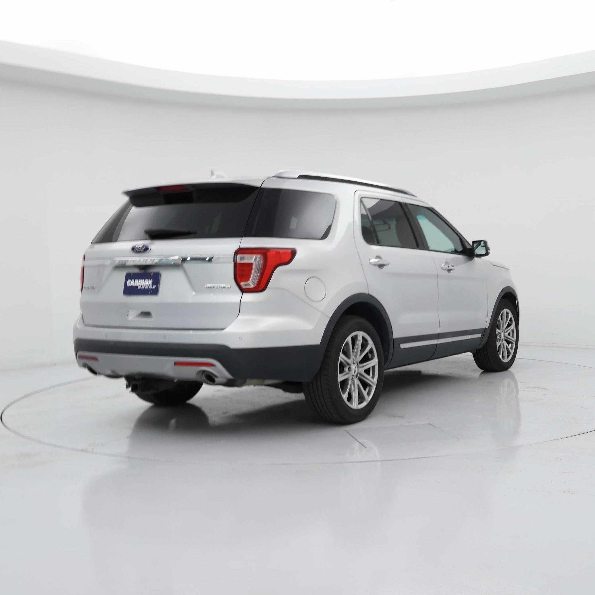 Thumbnail: 2016 Ford Explorer - 8