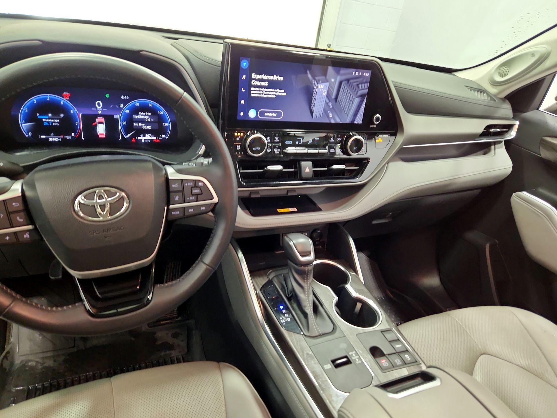 Thumbnail: 2023 Toyota Highlander - 9