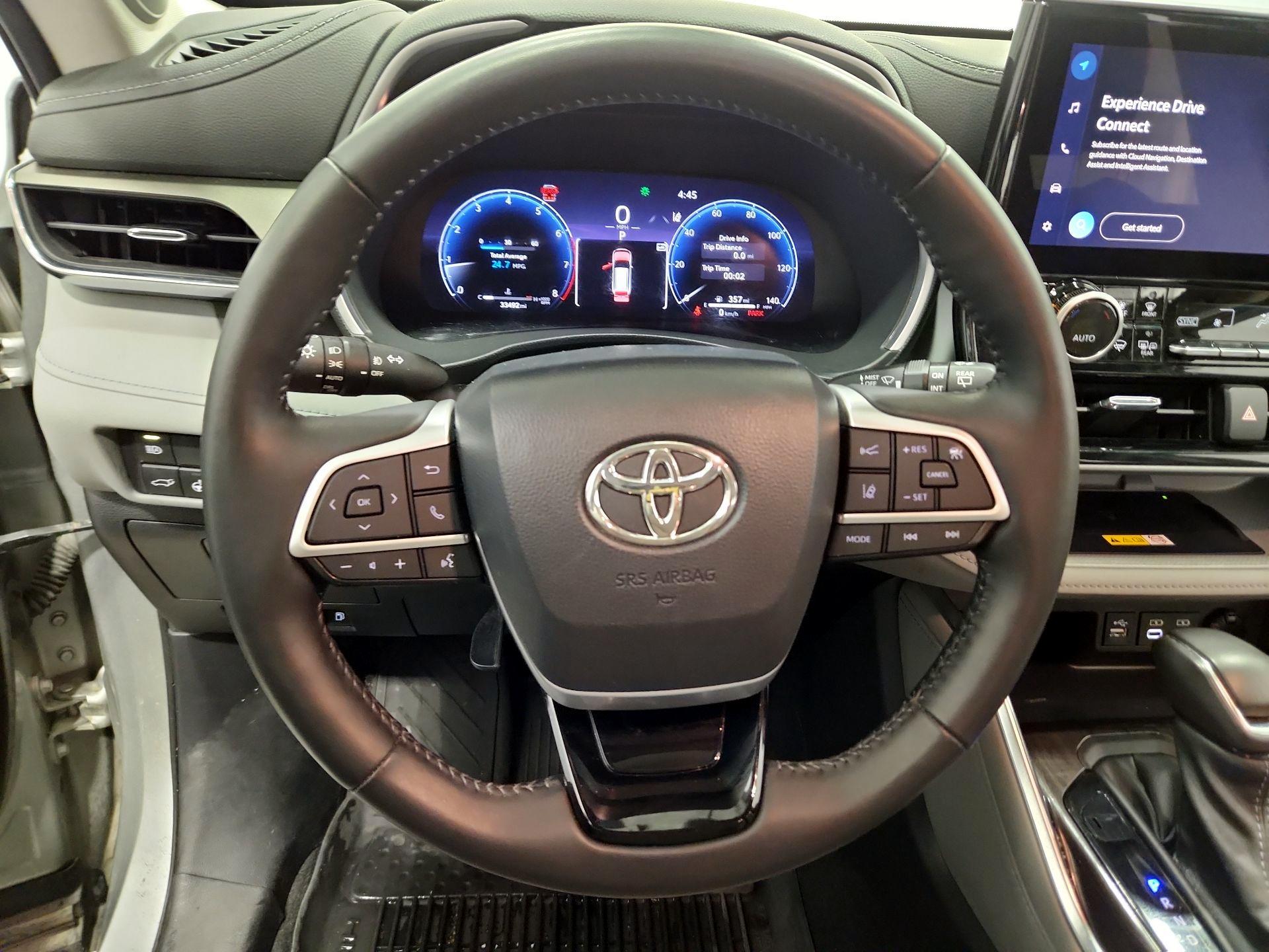 Thumbnail: 2023 Toyota Highlander - 10