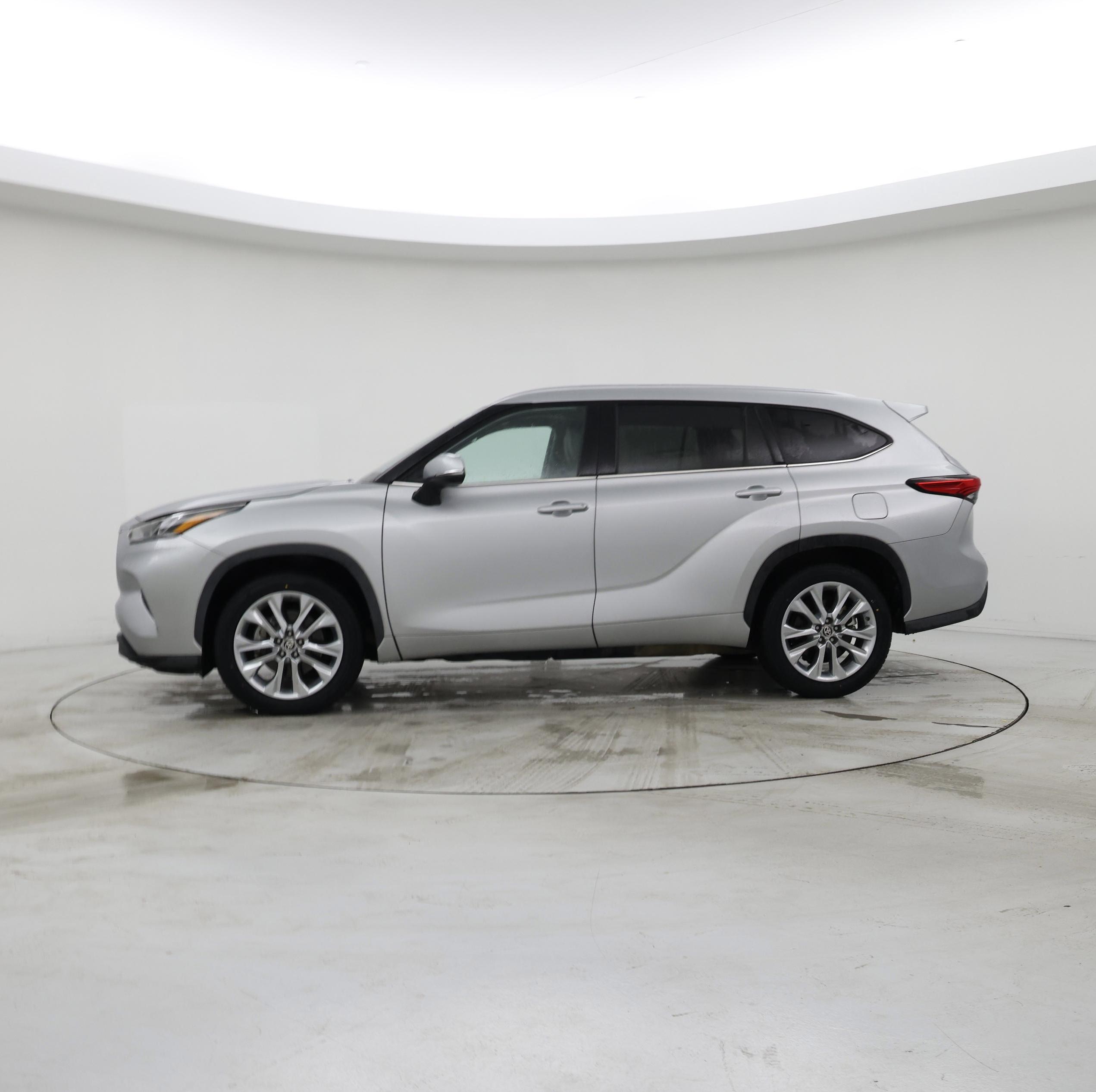 Thumbnail: 2023 Toyota Highlander - 3