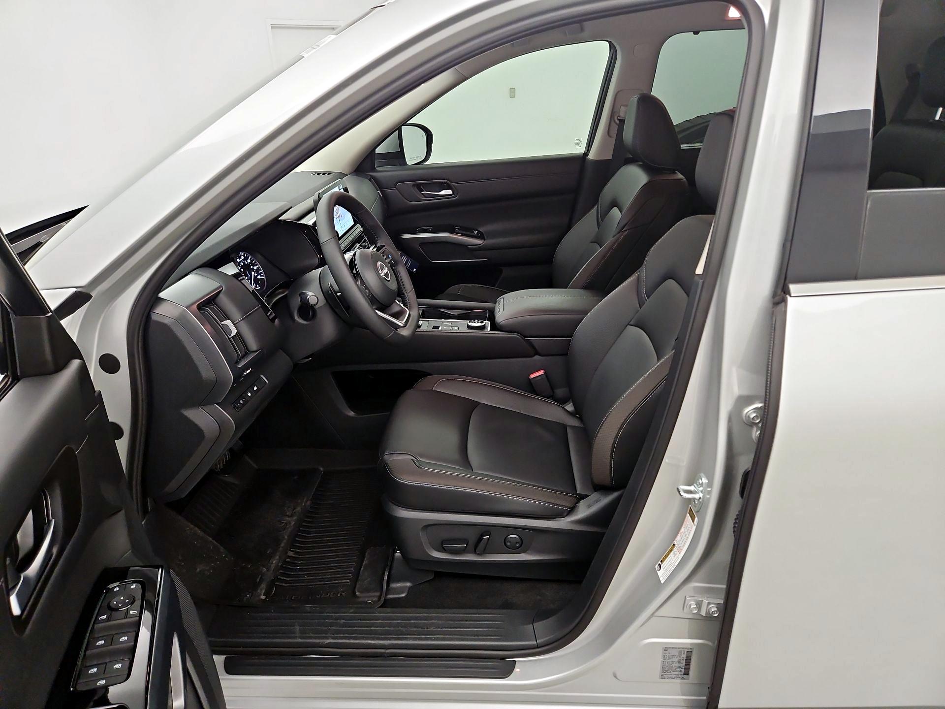 Thumbnail: 2025 Nissan Pathfinder - 11