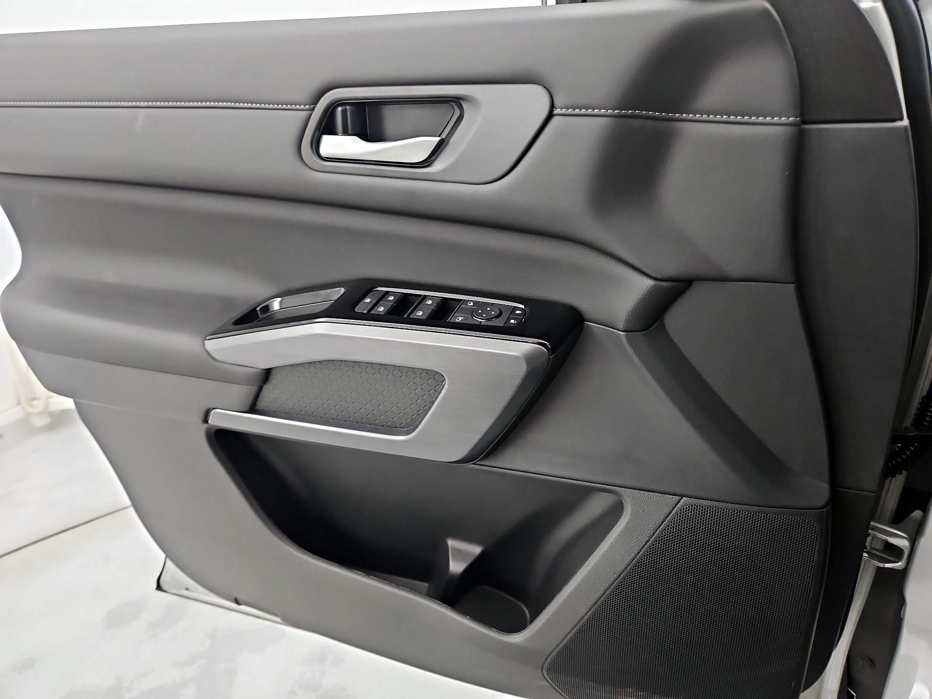 Thumbnail: 2025 Nissan Pathfinder - 12