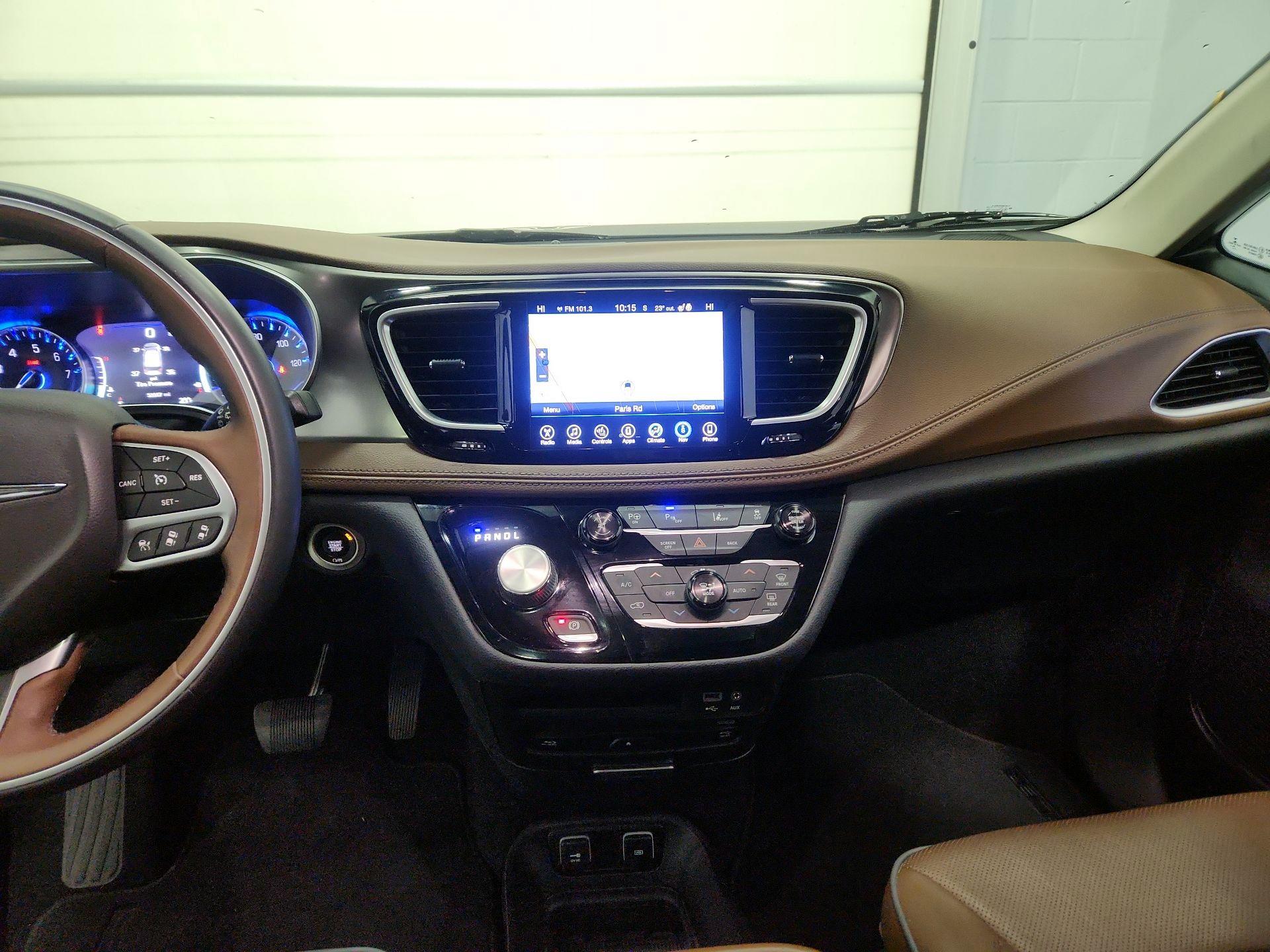 Thumbnail: 2017 Chrysler Pacifica - 9