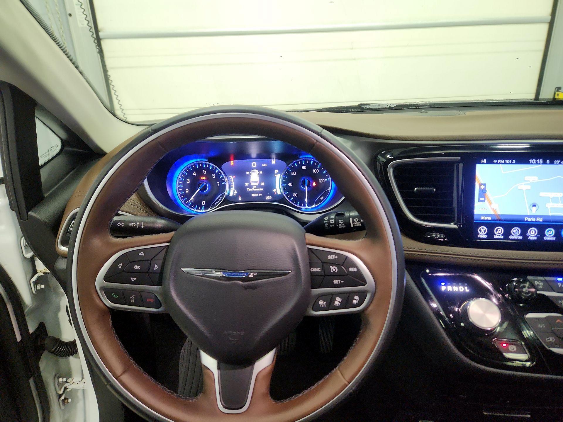 Thumbnail: 2017 Chrysler Pacifica - 10