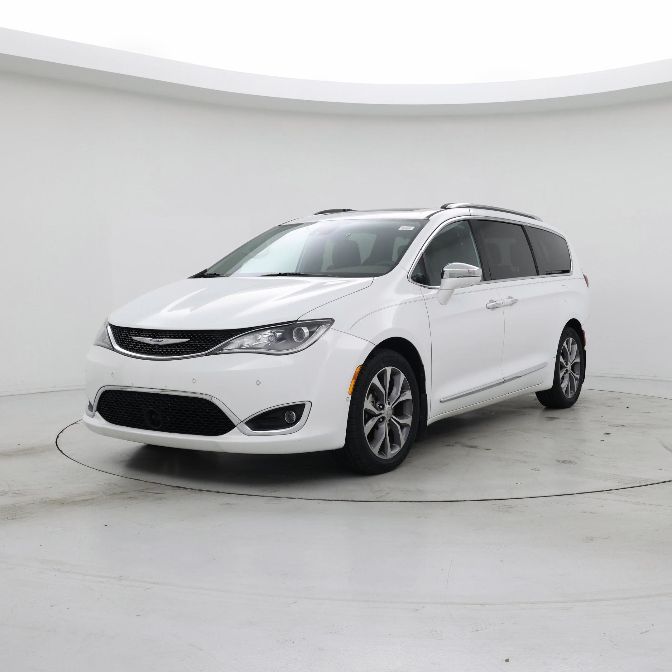 Thumbnail: 2017 Chrysler Pacifica - 4