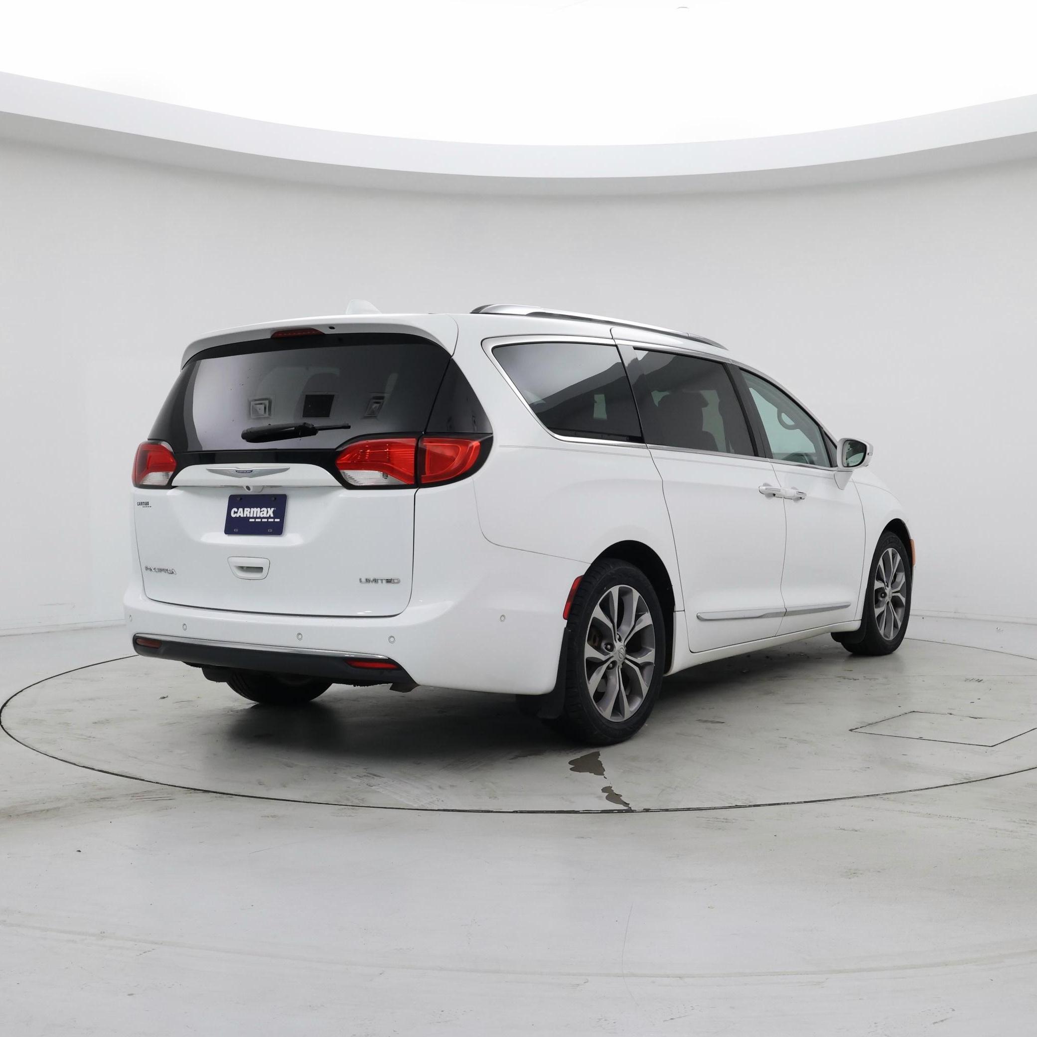 Thumbnail: 2017 Chrysler Pacifica - 8