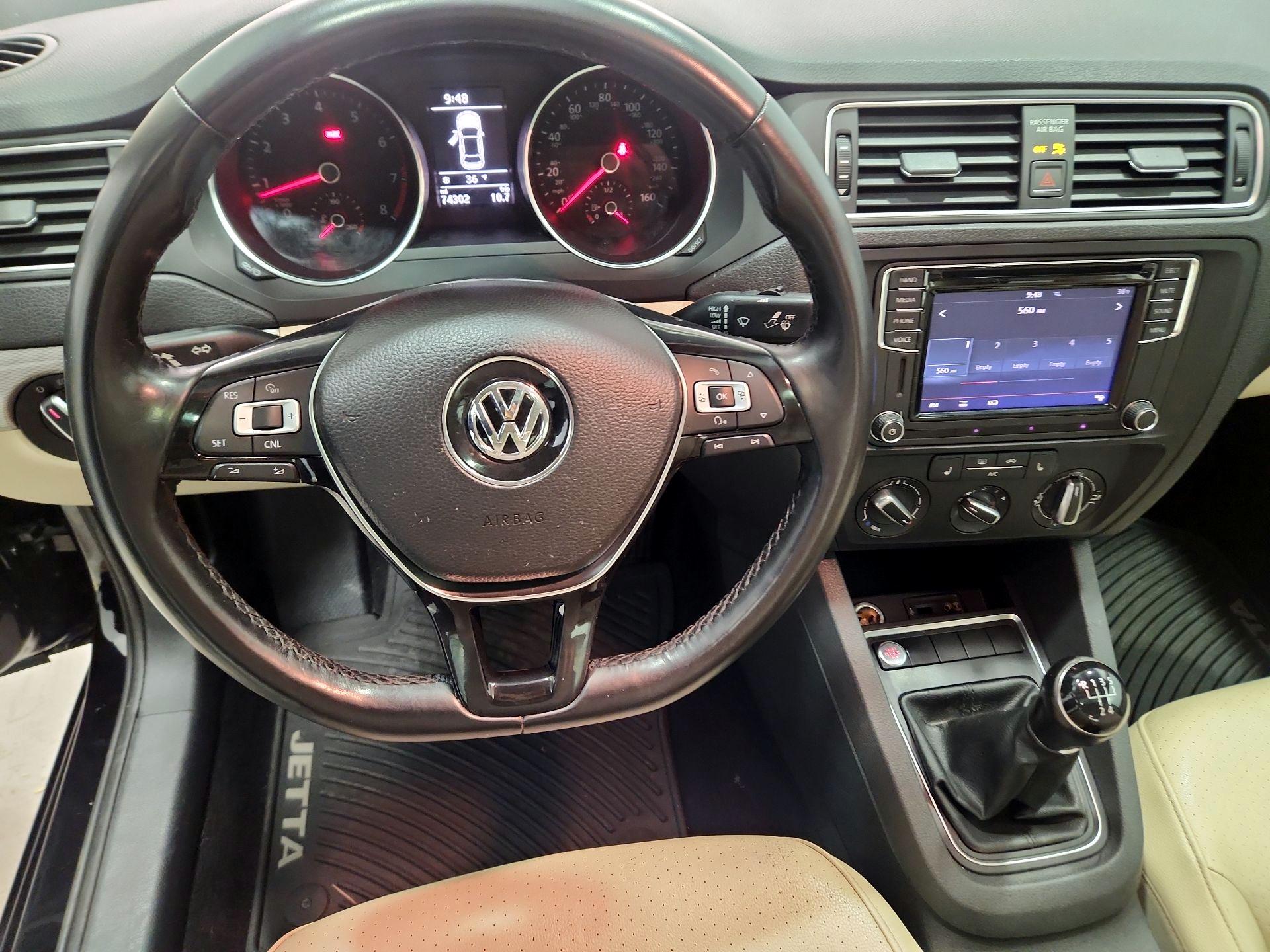 Thumbnail: 2017 Volkswagen Jetta - 9