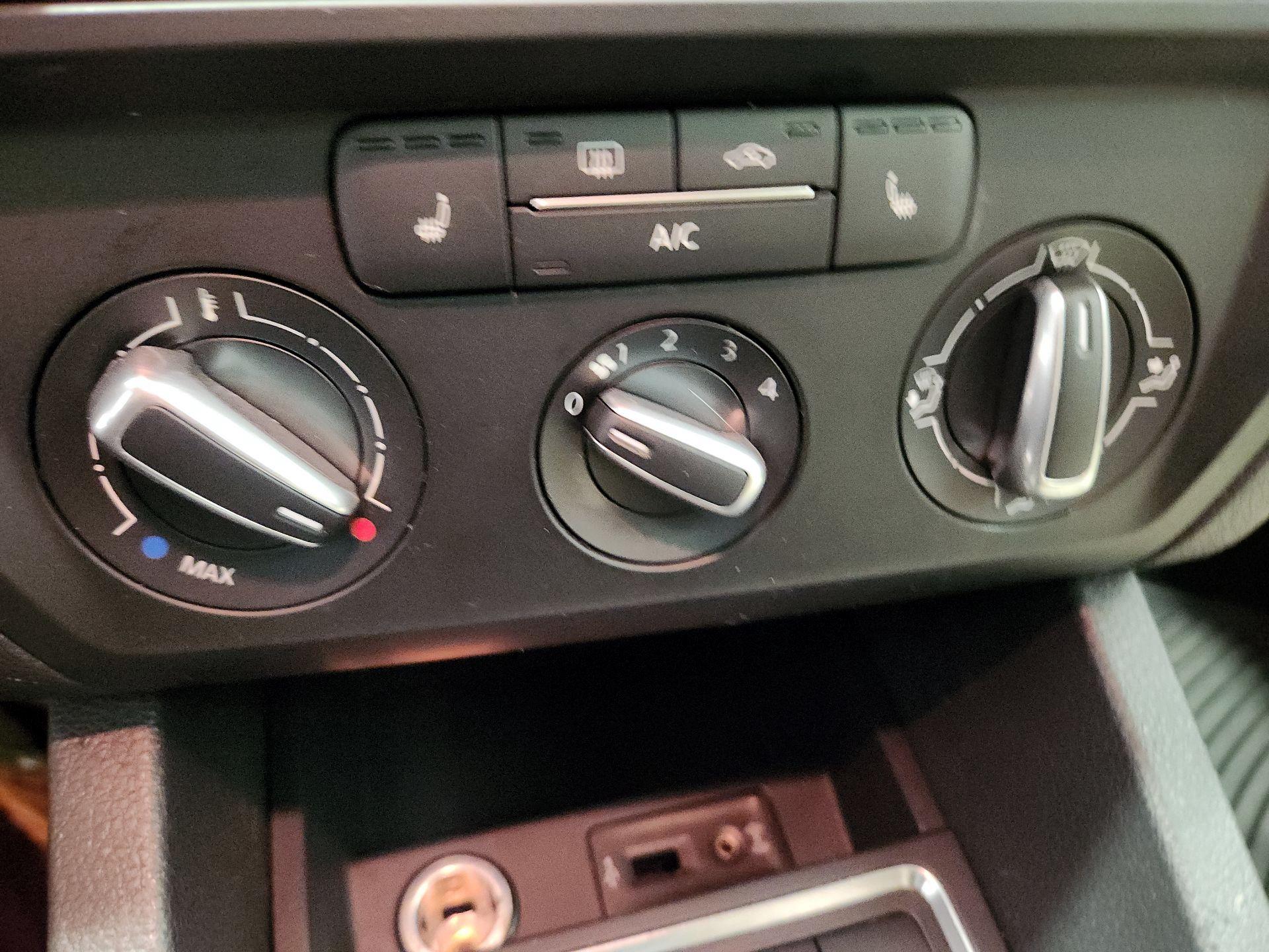 Thumbnail: 2017 Volkswagen Jetta - 16