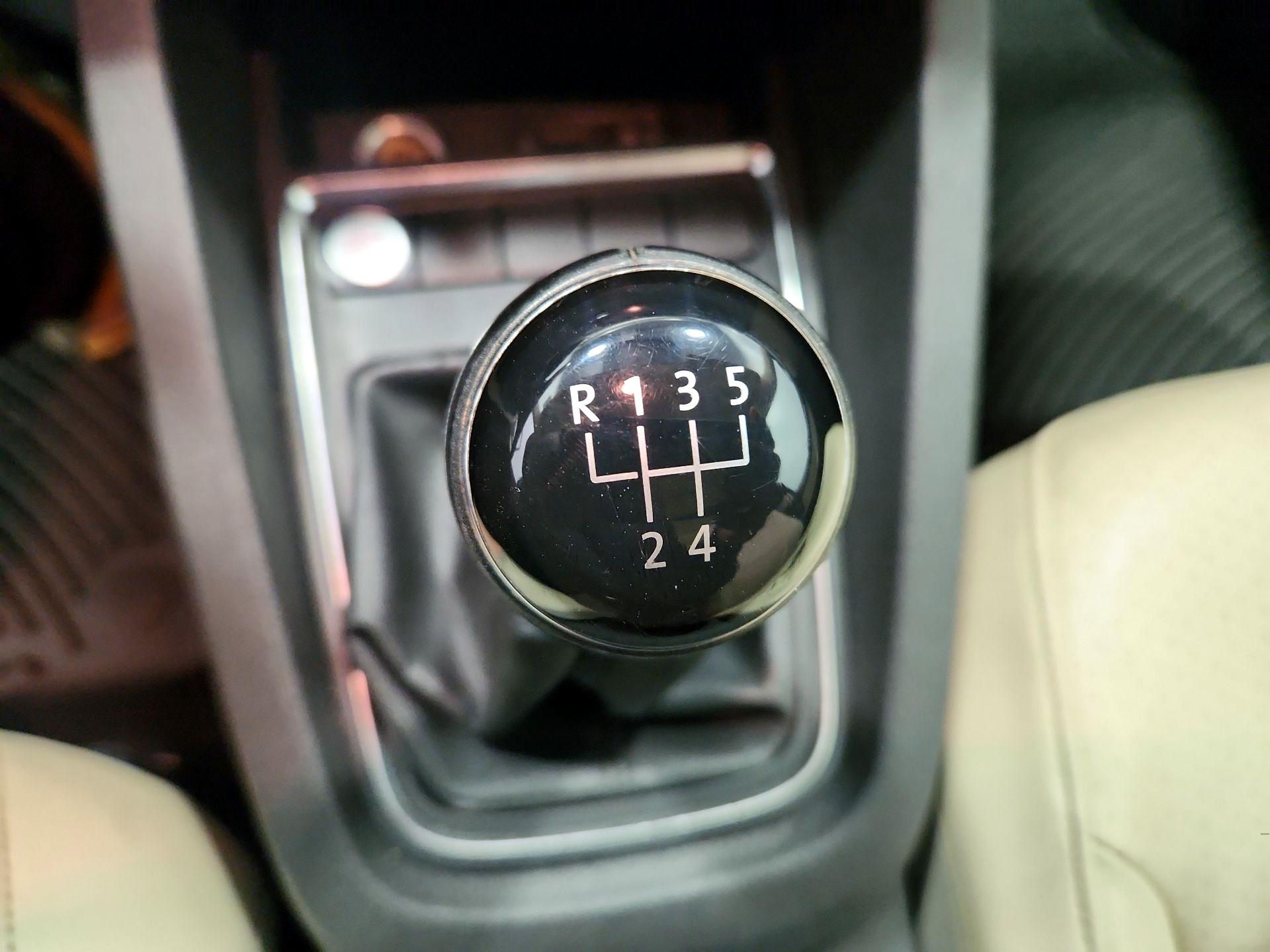 Thumbnail: 2017 Volkswagen Jetta - 17