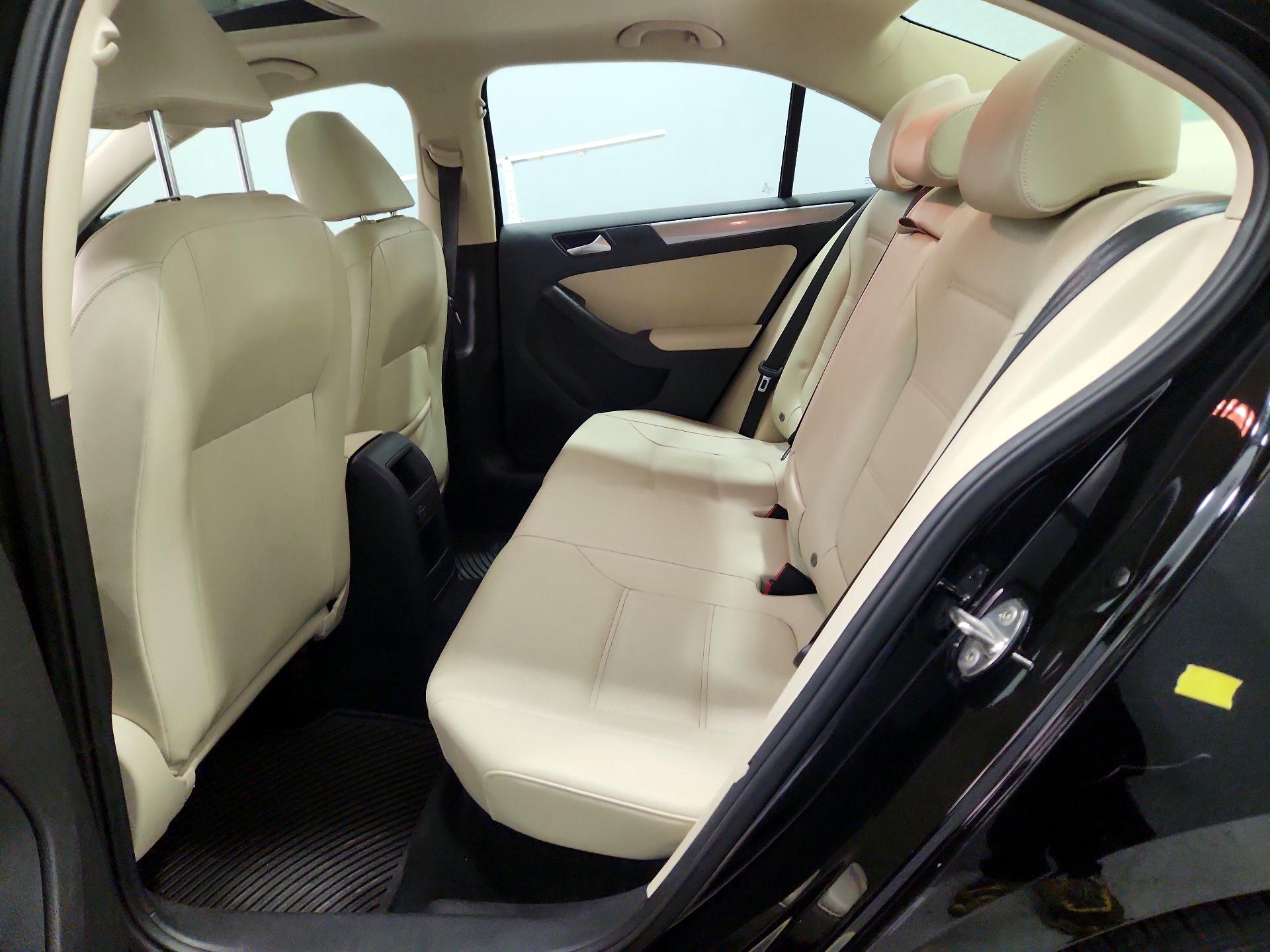 Thumbnail: 2017 Volkswagen Jetta - 20