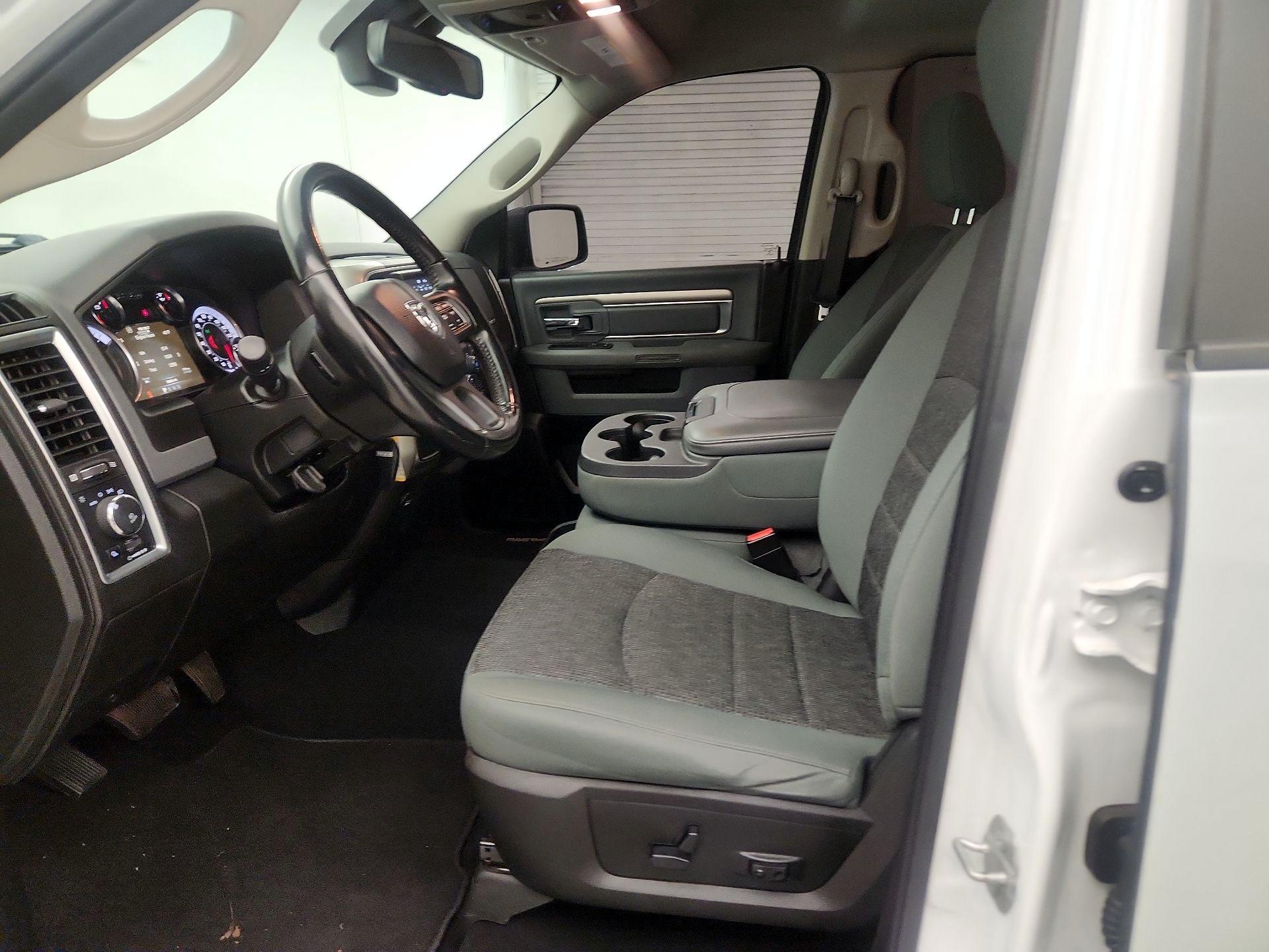 Thumbnail: 2019 RAM 1500 Classic - 11