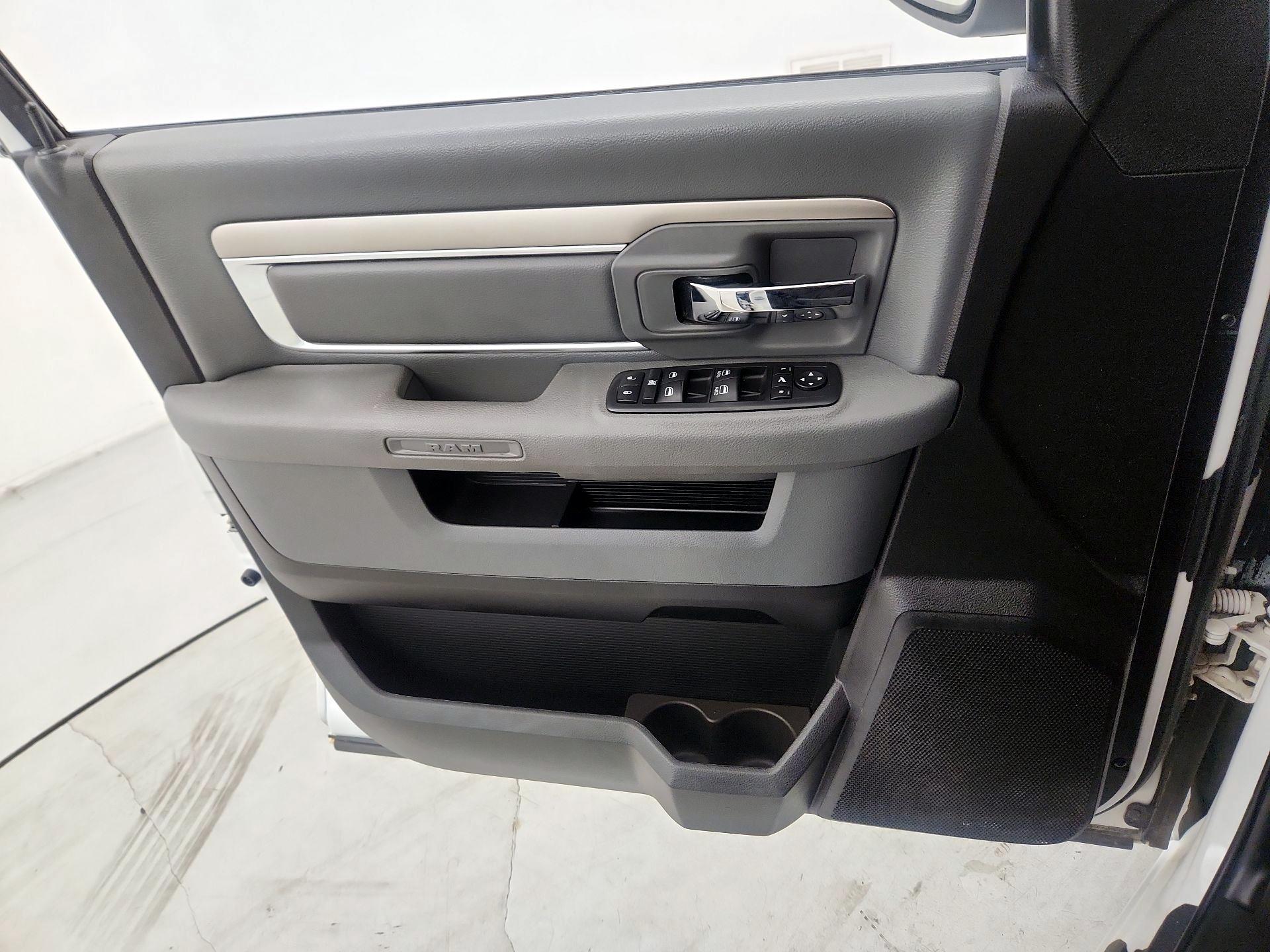 Thumbnail: 2019 RAM 1500 Classic - 12