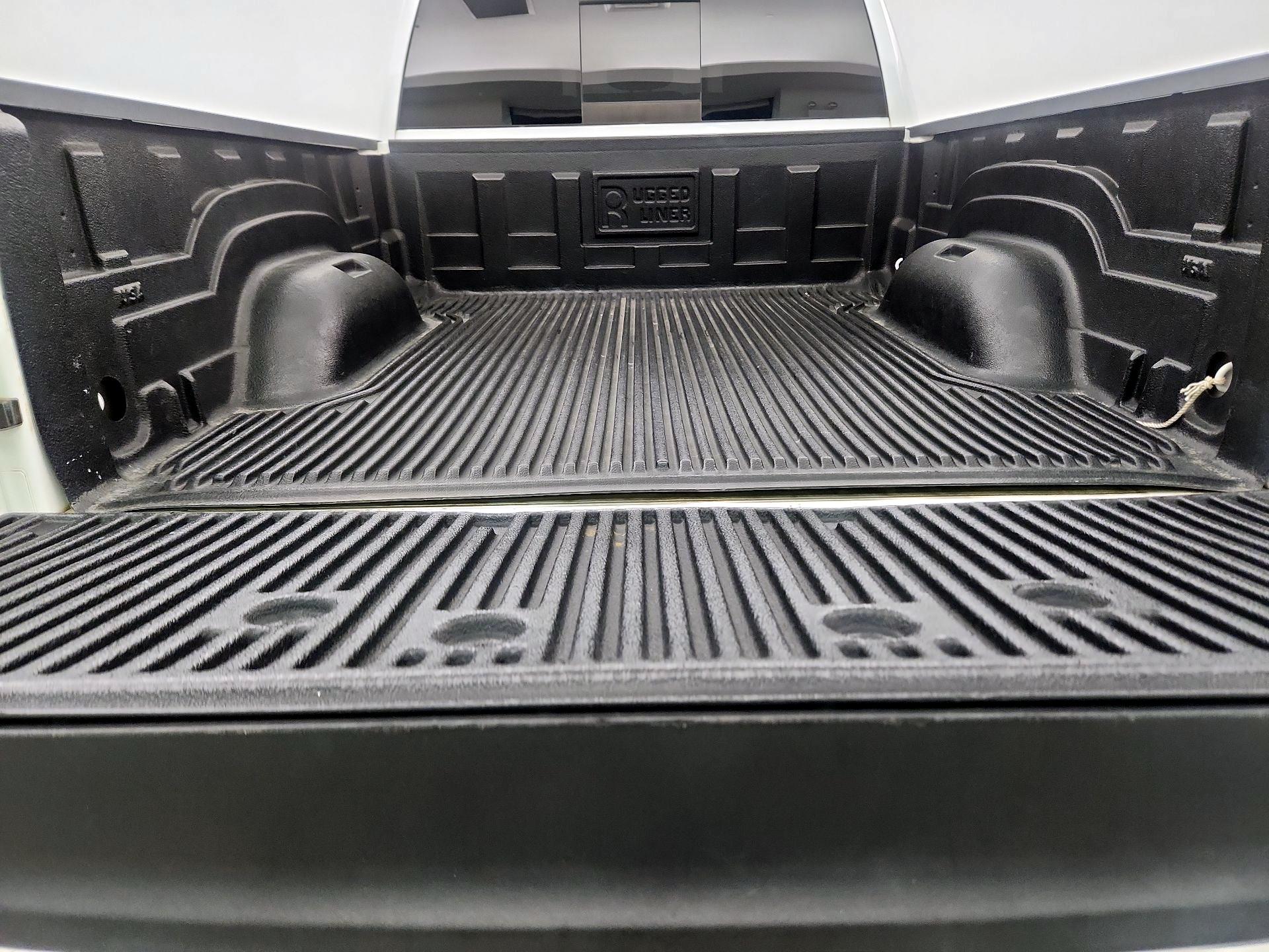 Thumbnail: 2019 RAM 1500 Classic - 19