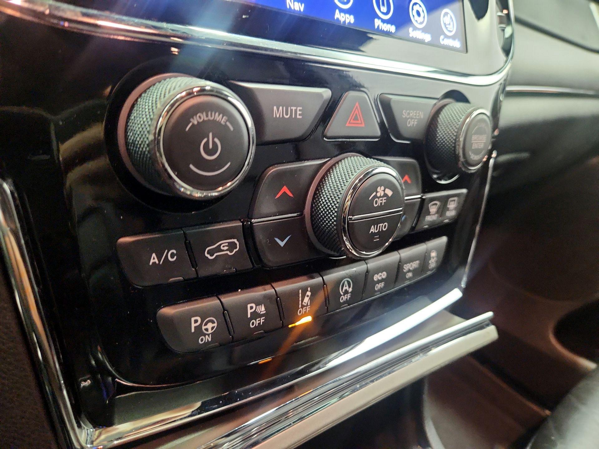 Thumbnail: 2022 Jeep Grand Cherokee - 16