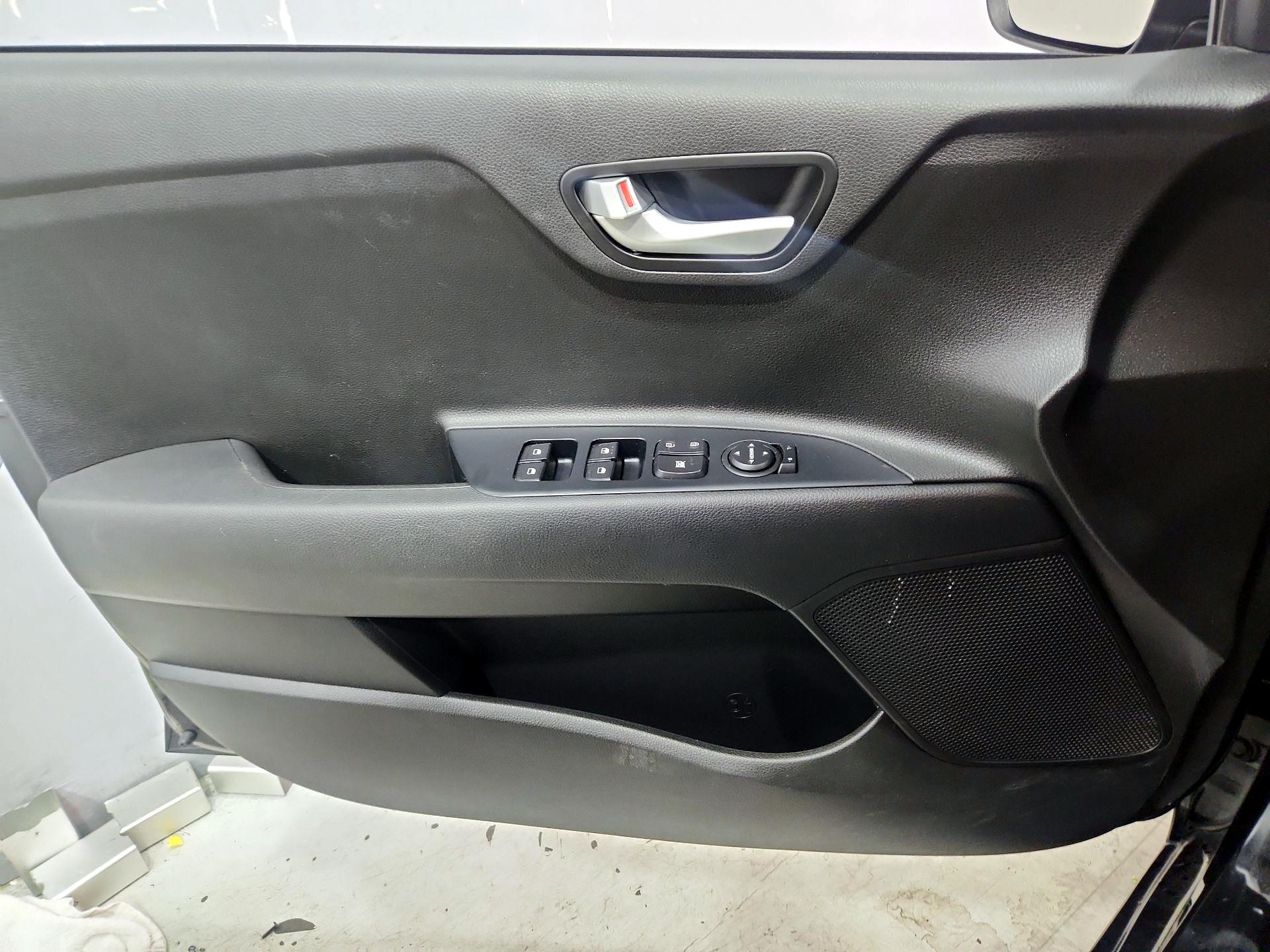 Thumbnail: 2022 Kia Rio - 12