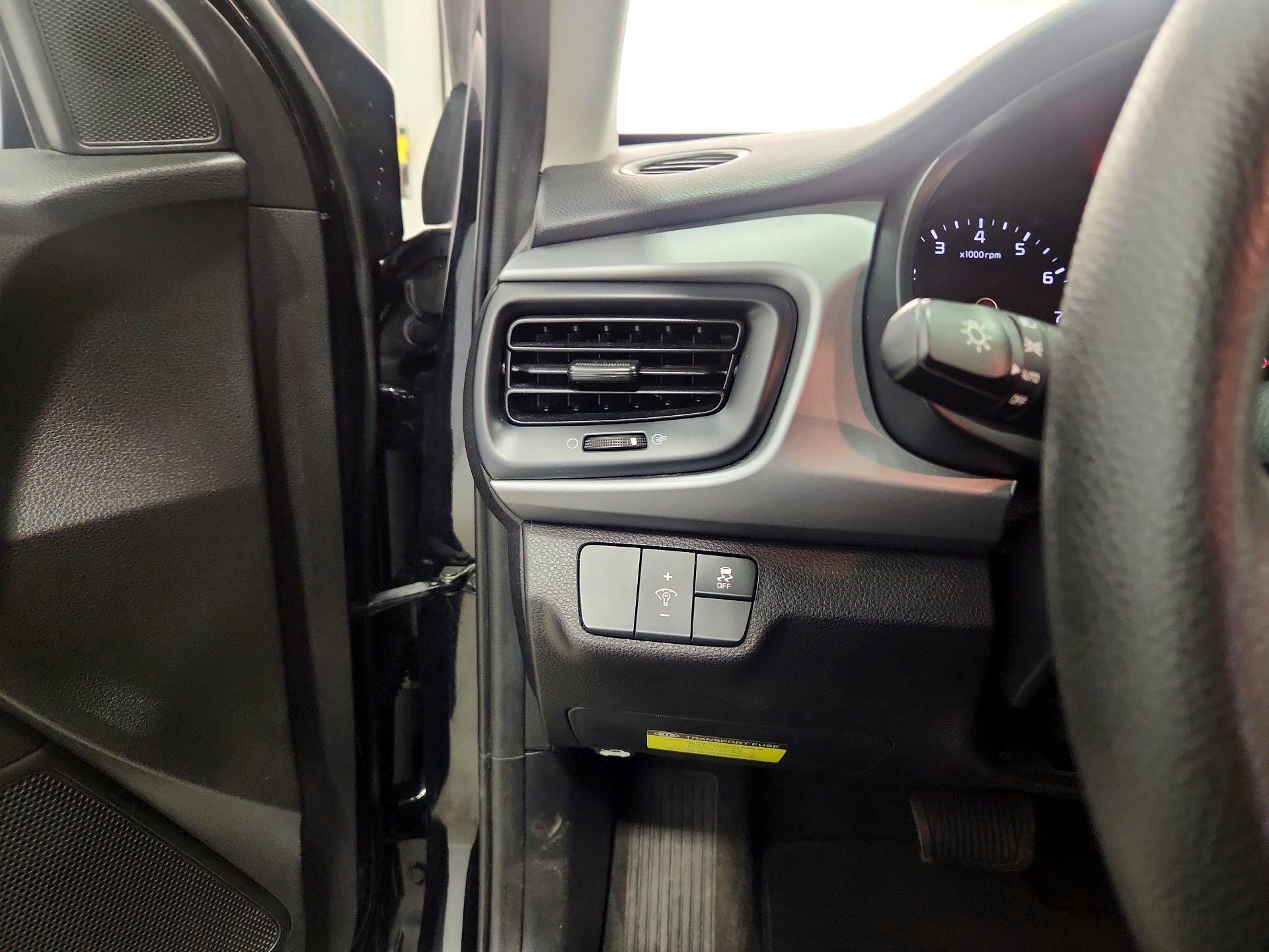 Thumbnail: 2022 Kia Rio - 13