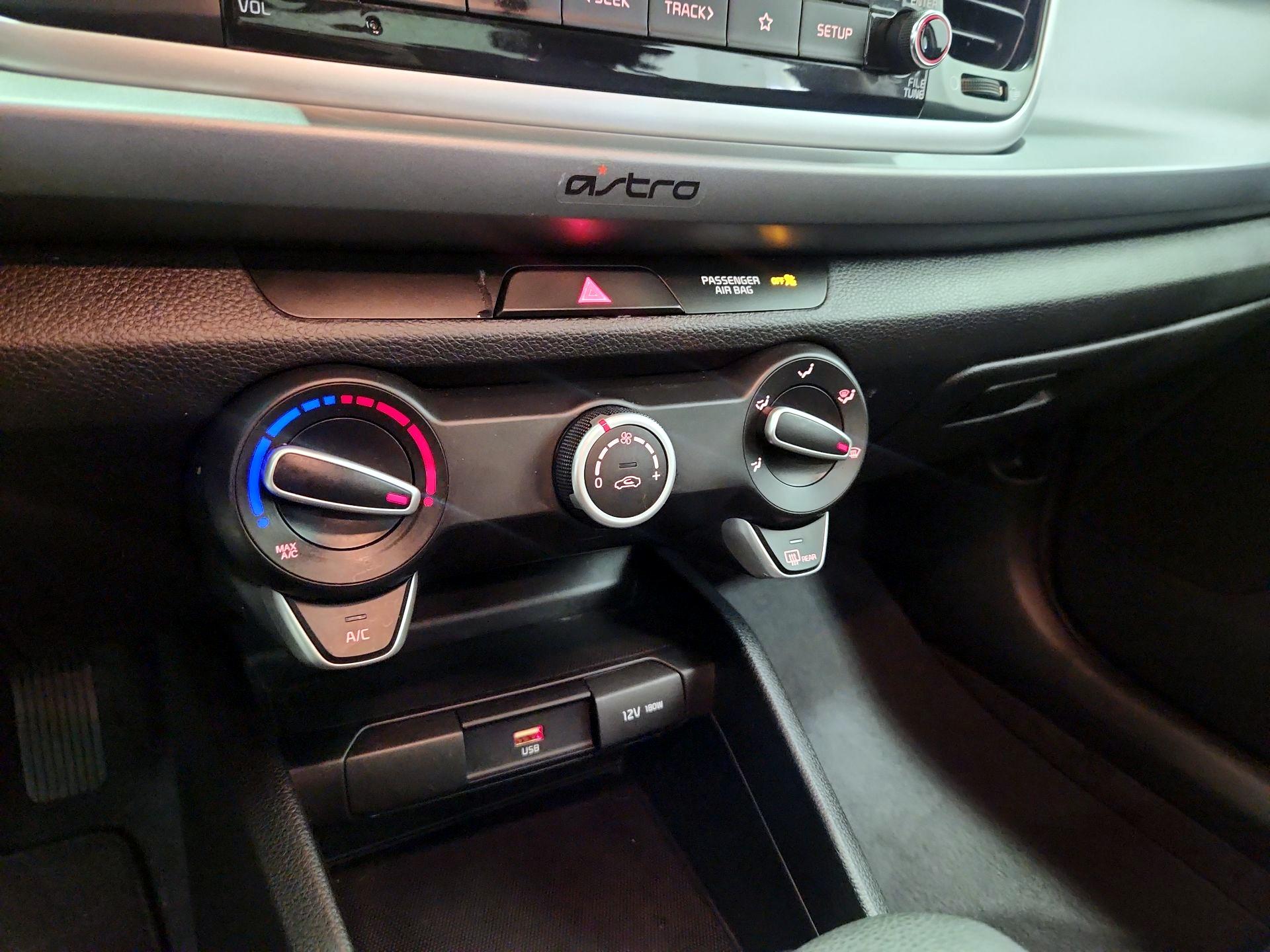 Thumbnail: 2022 Kia Rio - 16