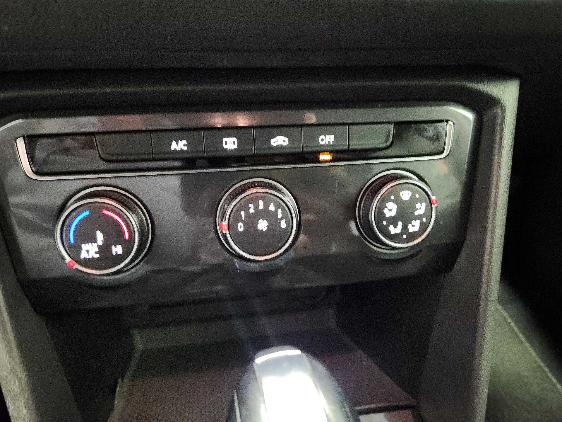 Thumbnail: 2021 Volkswagen Tiguan - 16