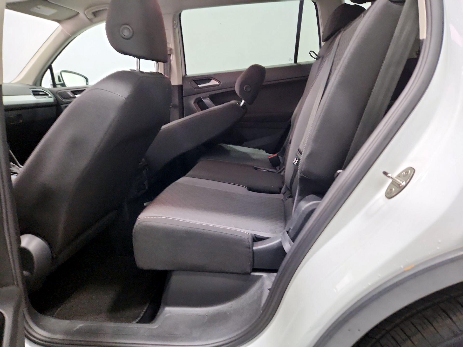 Thumbnail: 2021 Volkswagen Tiguan - 18