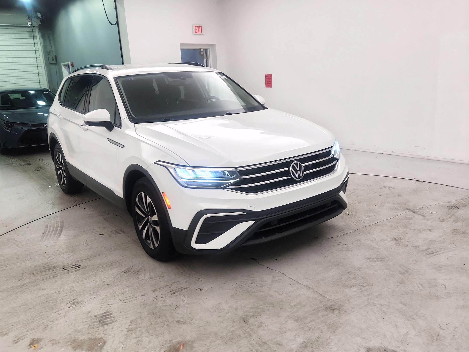 Thumbnail: 2023 Volkswagen Tiguan - 1