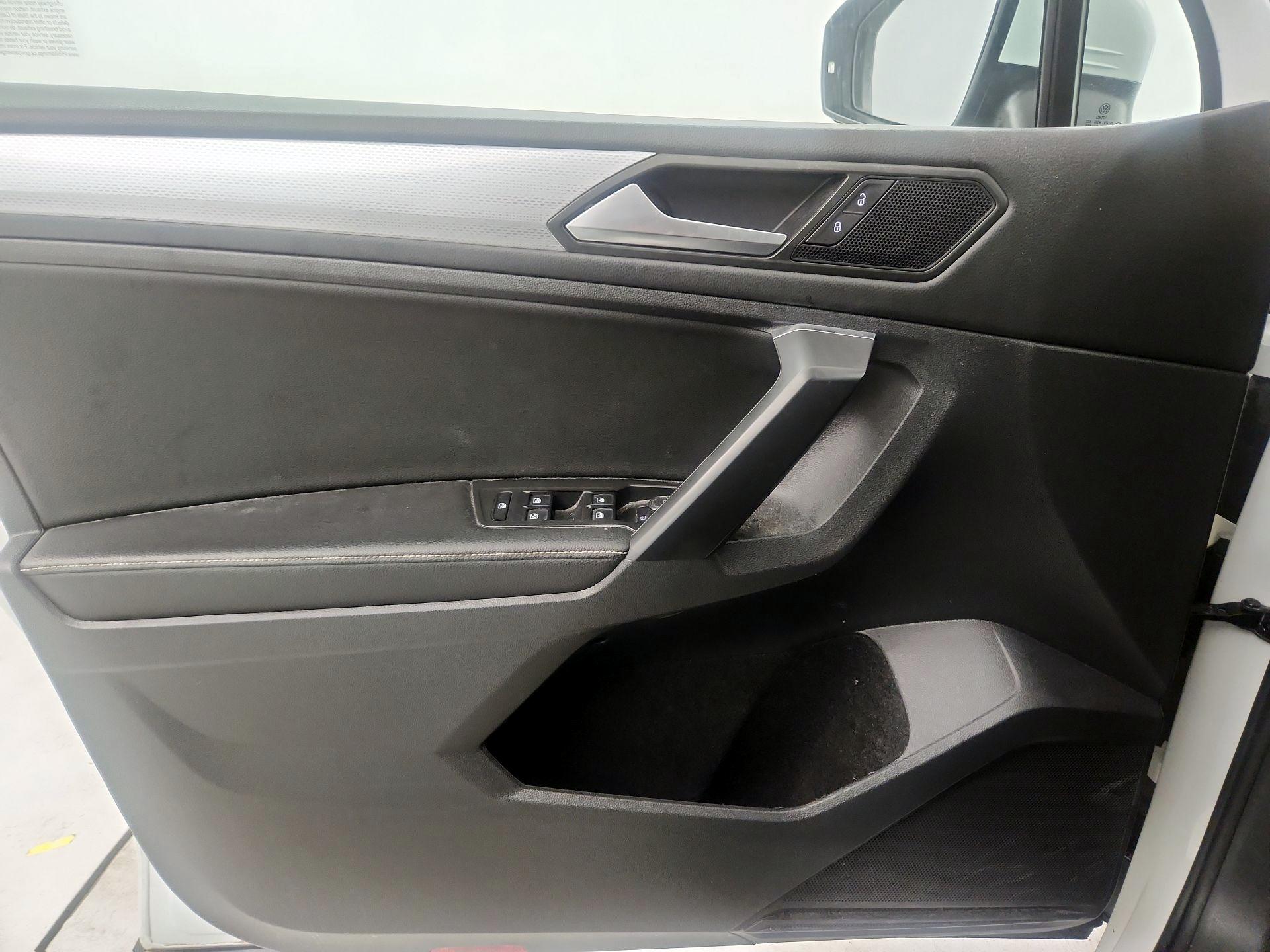 Thumbnail: 2023 Volkswagen Tiguan - 10