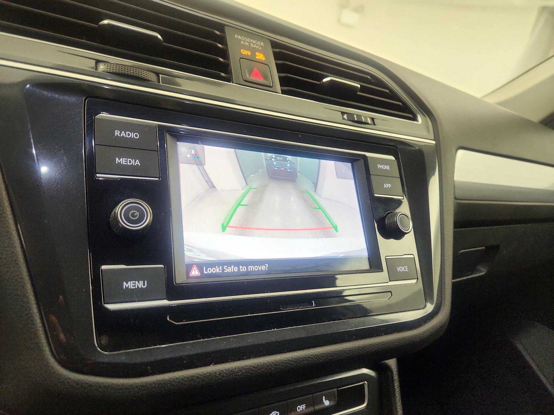 Thumbnail: 2023 Volkswagen Tiguan - 12