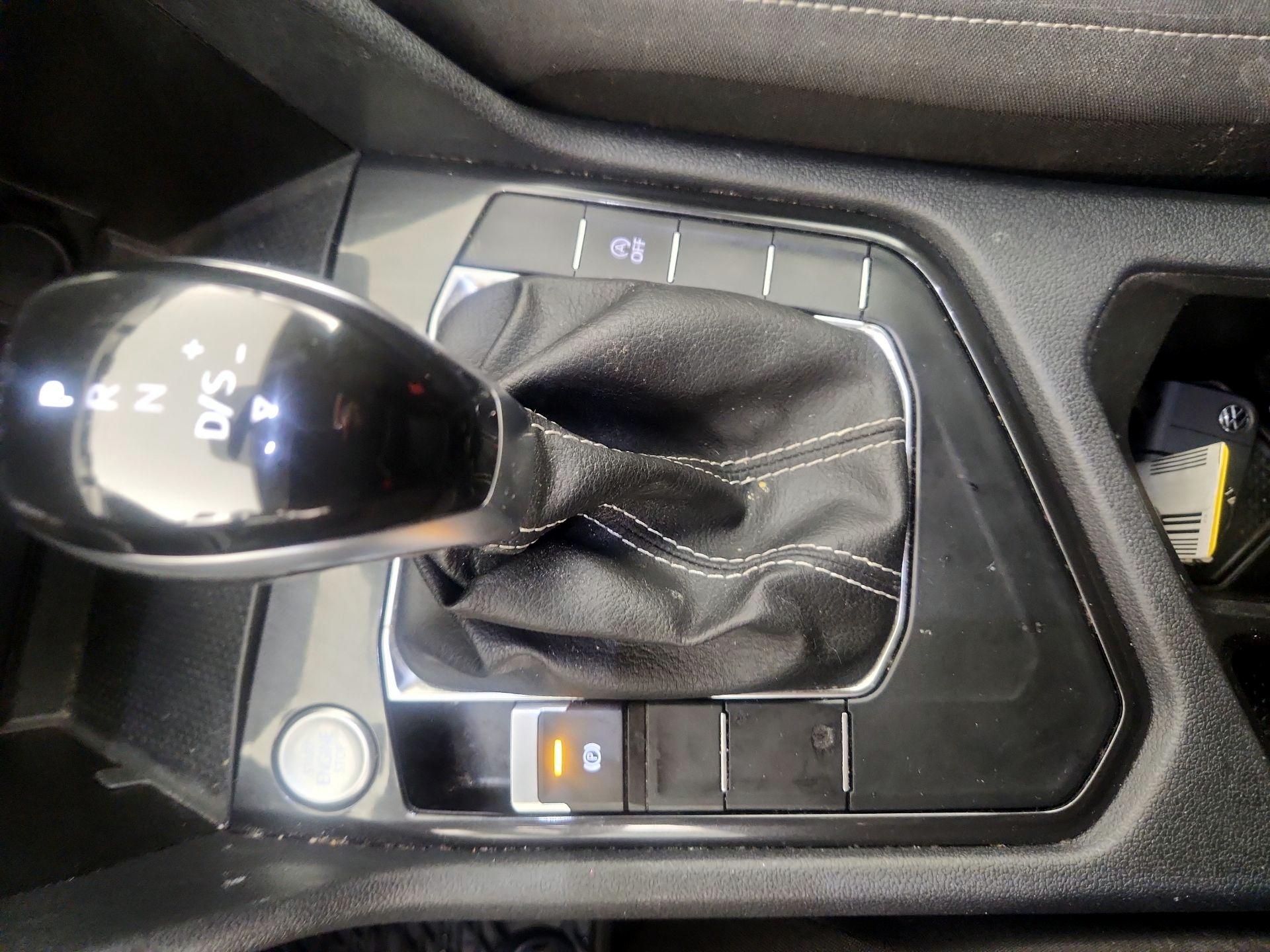 Thumbnail: 2023 Volkswagen Tiguan - 15