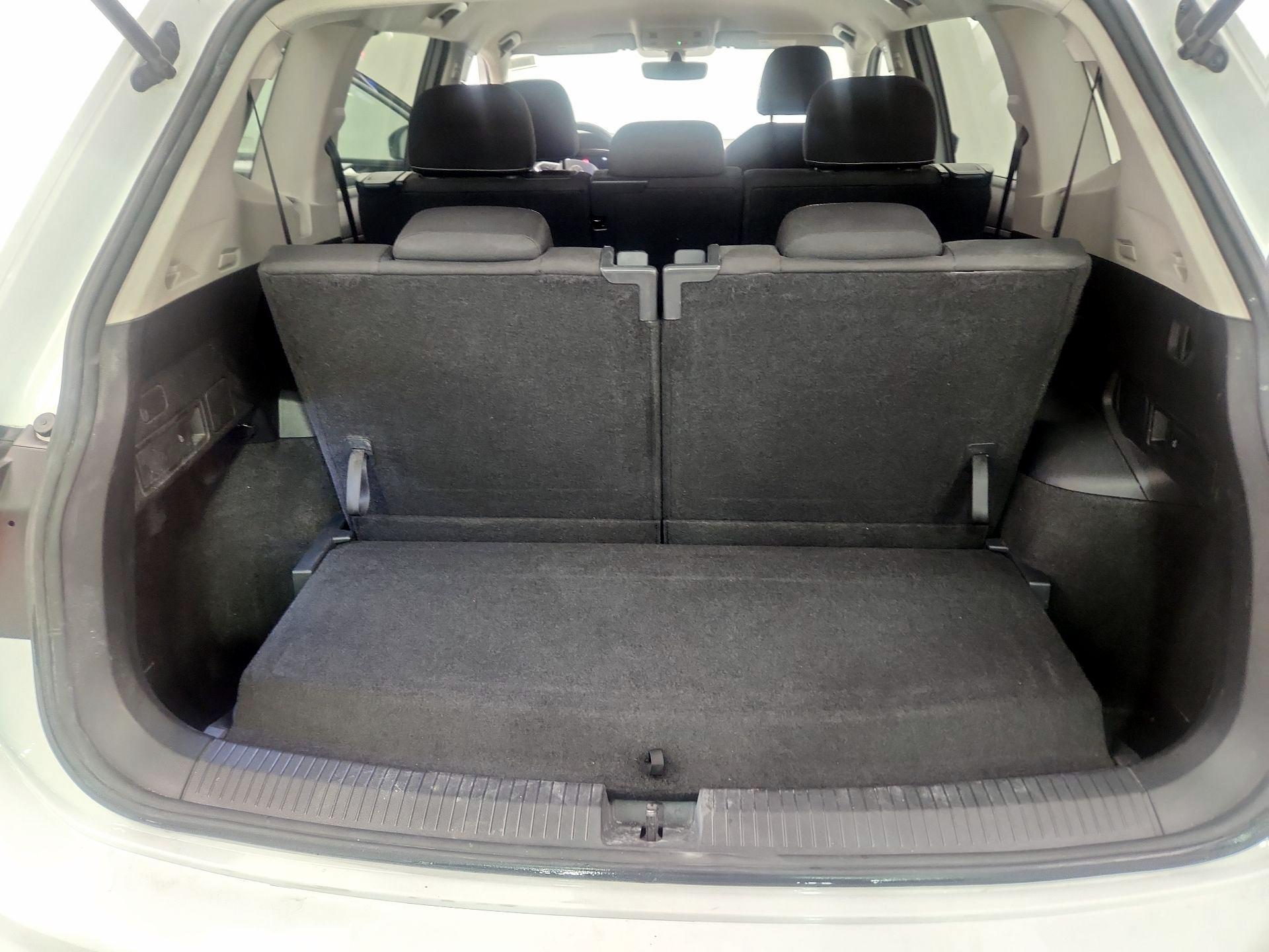 Thumbnail: 2023 Volkswagen Tiguan - 18