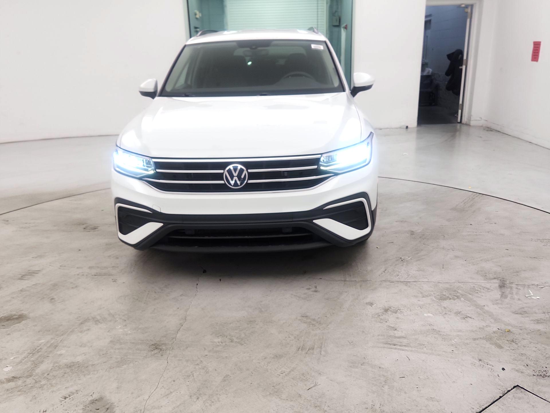 Thumbnail: 2023 Volkswagen Tiguan - 2