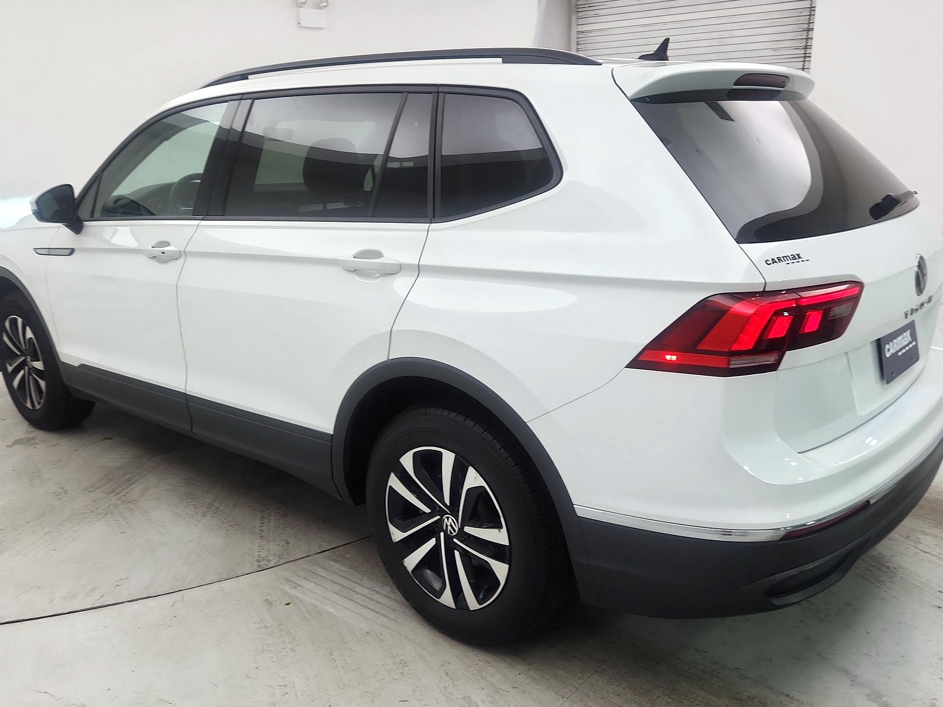 Thumbnail: 2023 Volkswagen Tiguan - 7