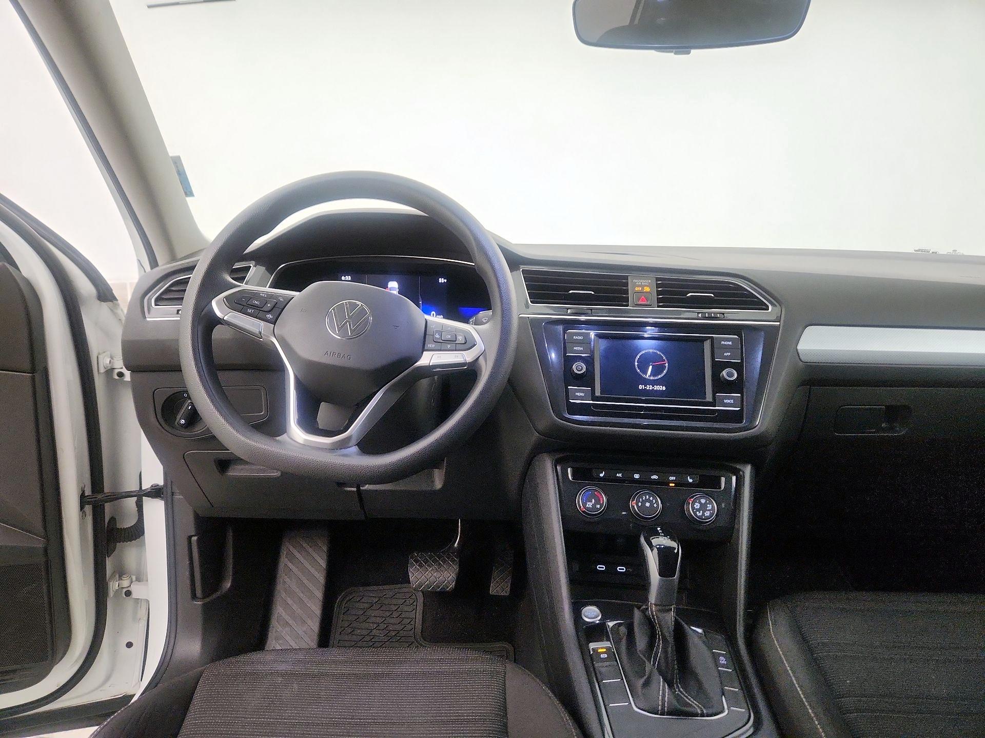 Thumbnail: 2023 Volkswagen Tiguan - 8