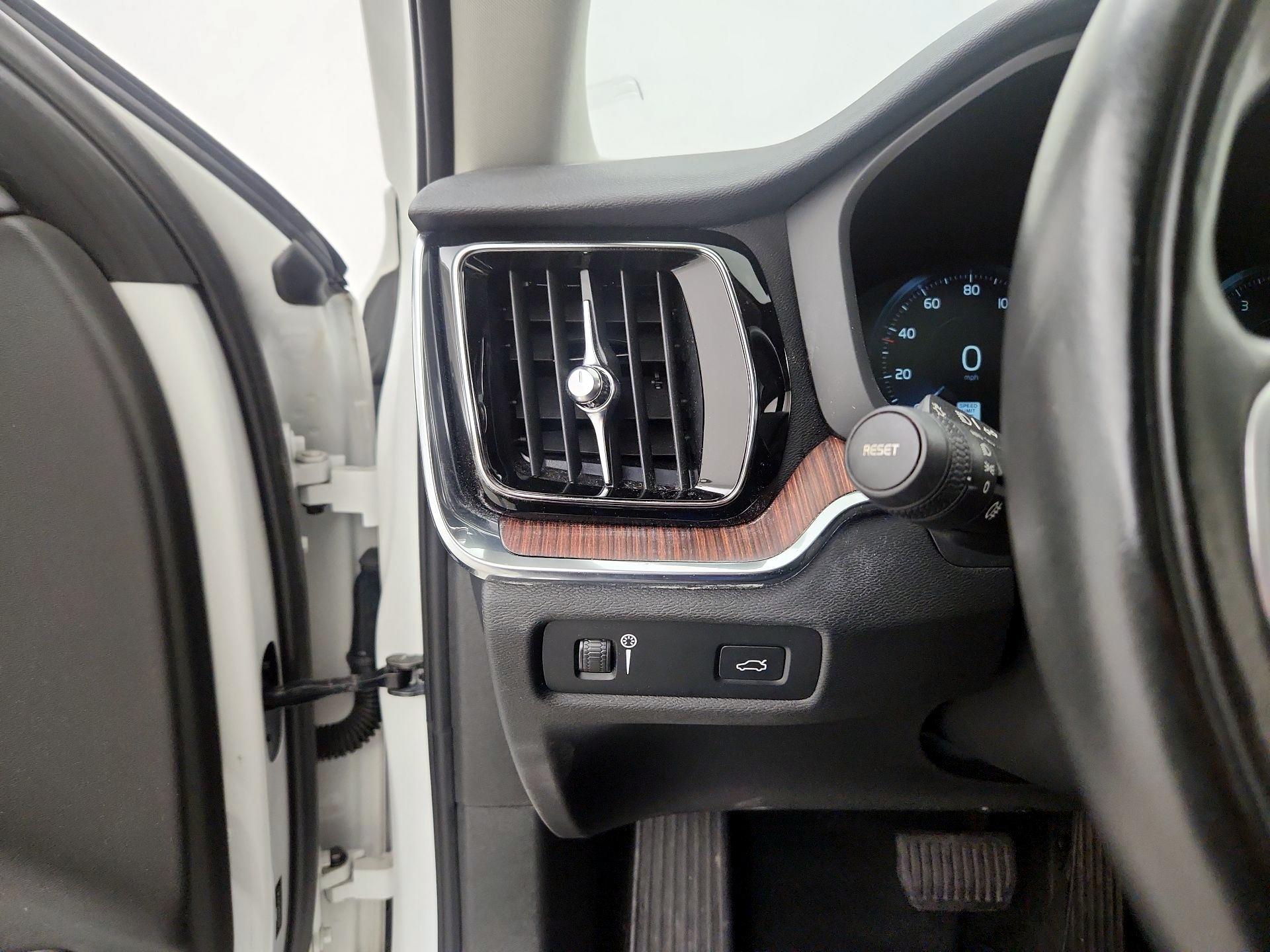 Thumbnail: 2022 Volvo S60 - 13