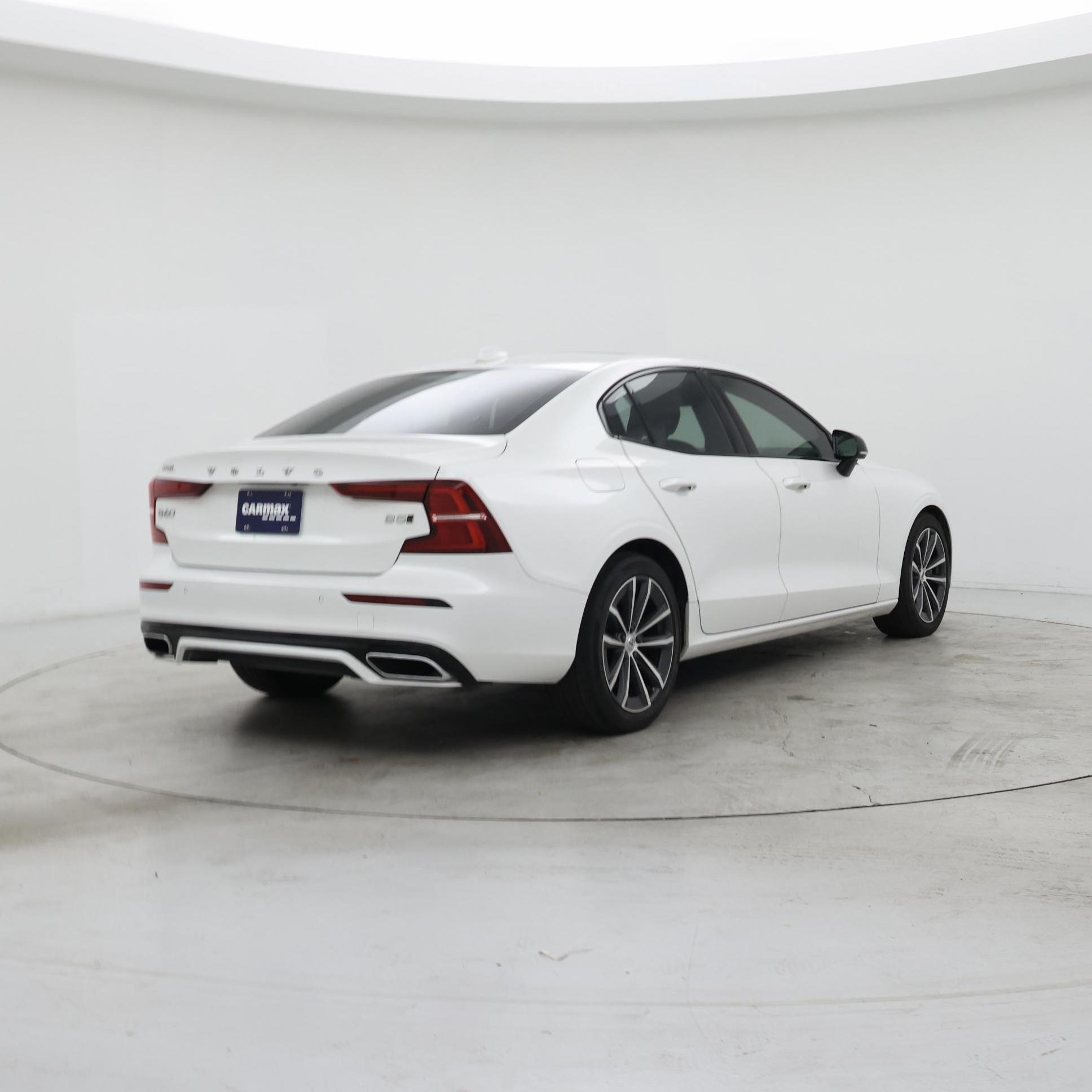 Thumbnail: 2022 Volvo S60 - 8