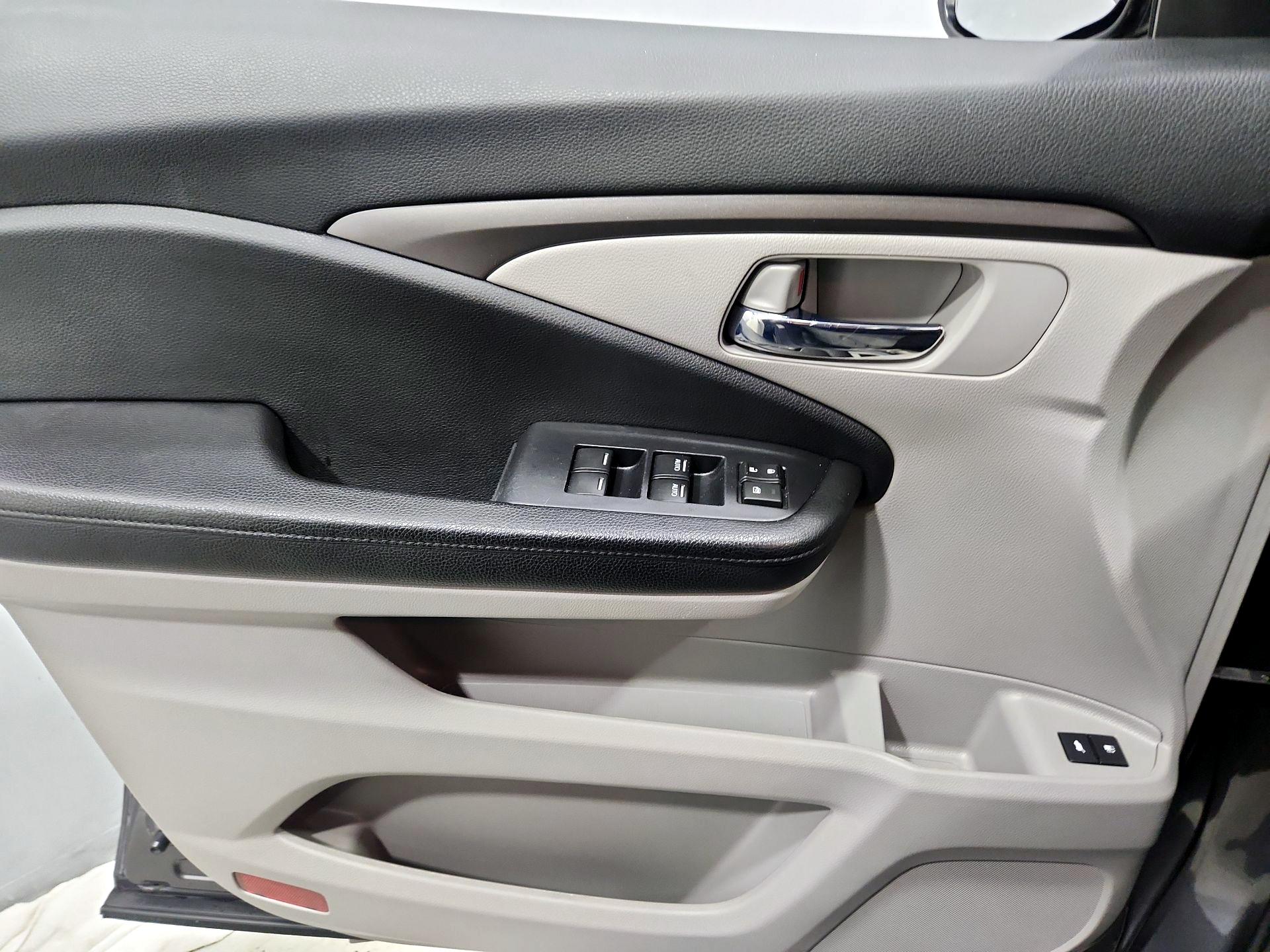 Thumbnail: 2018 Honda Pilot - 12