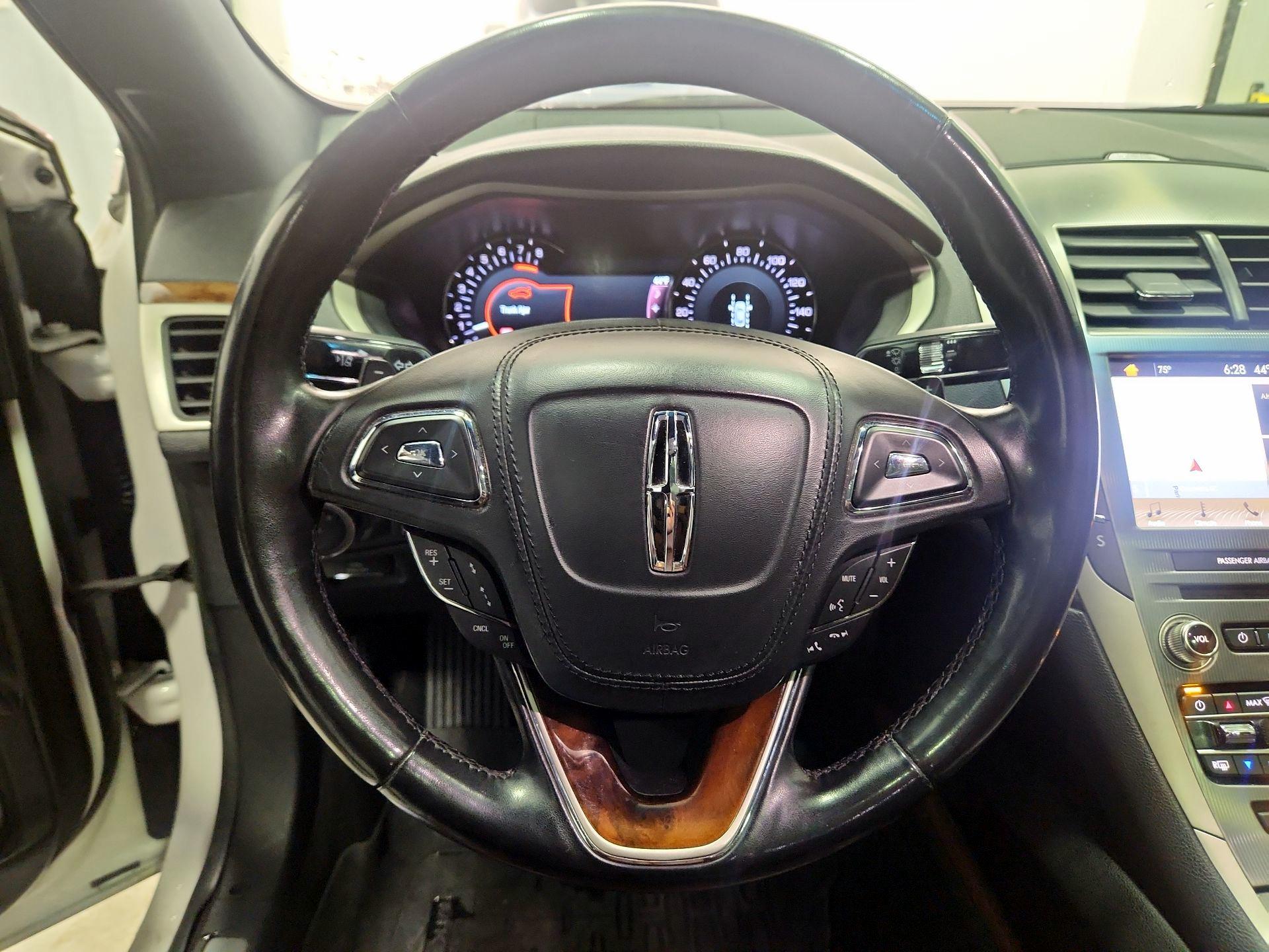 Thumbnail: 2019 Lincoln MKZ - 10