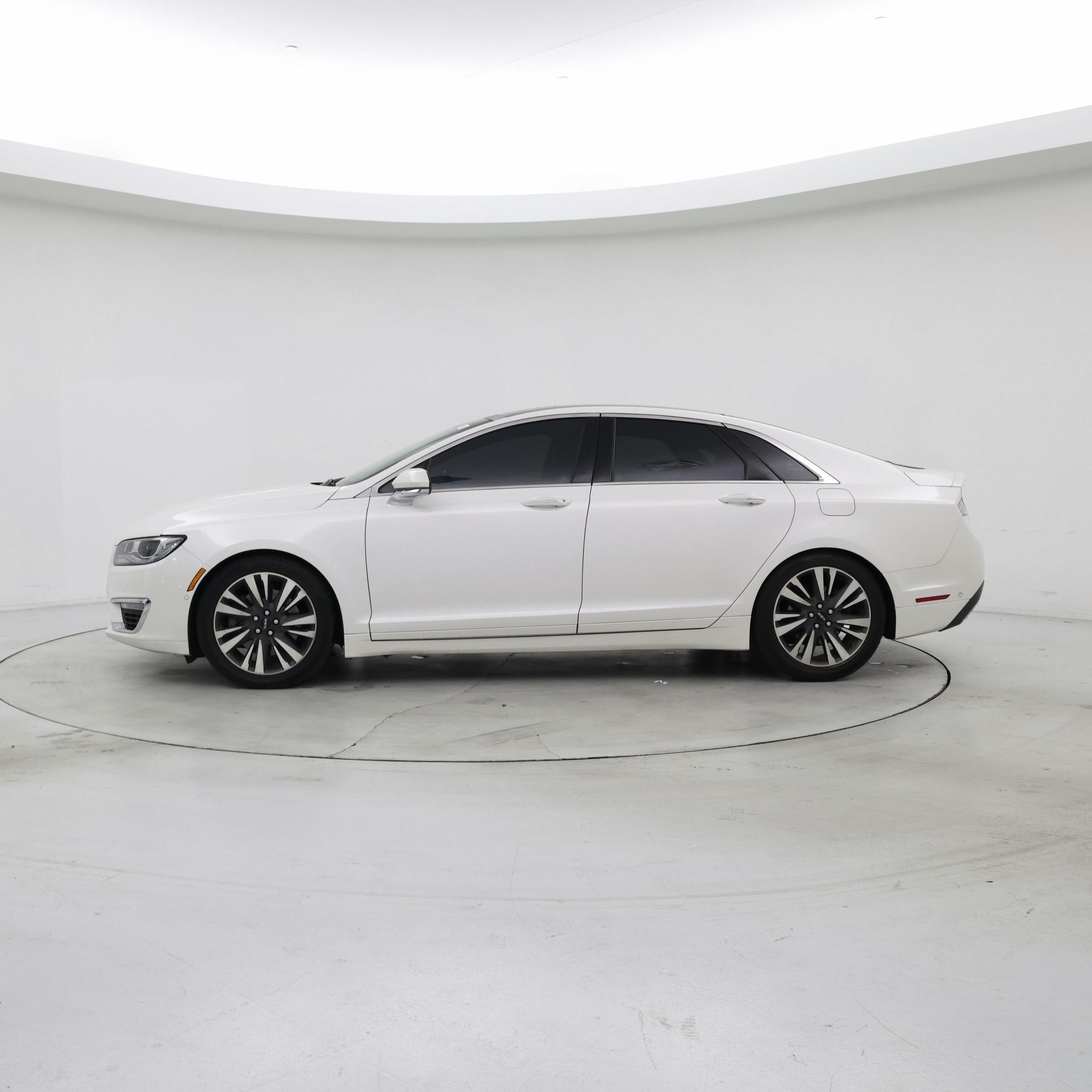 Thumbnail: 2019 Lincoln MKZ - 3