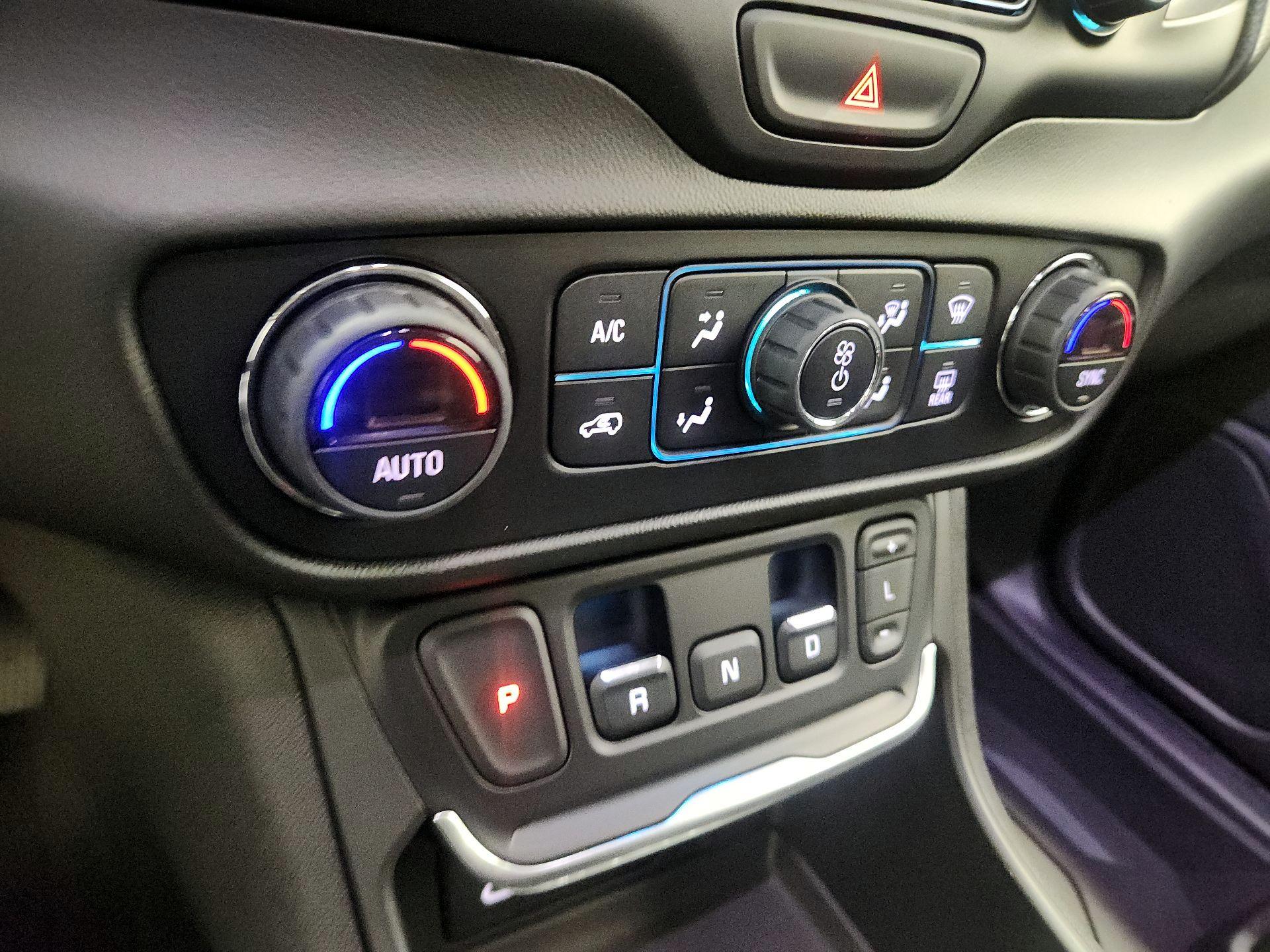 Thumbnail: 2020 GMC Terrain - 16