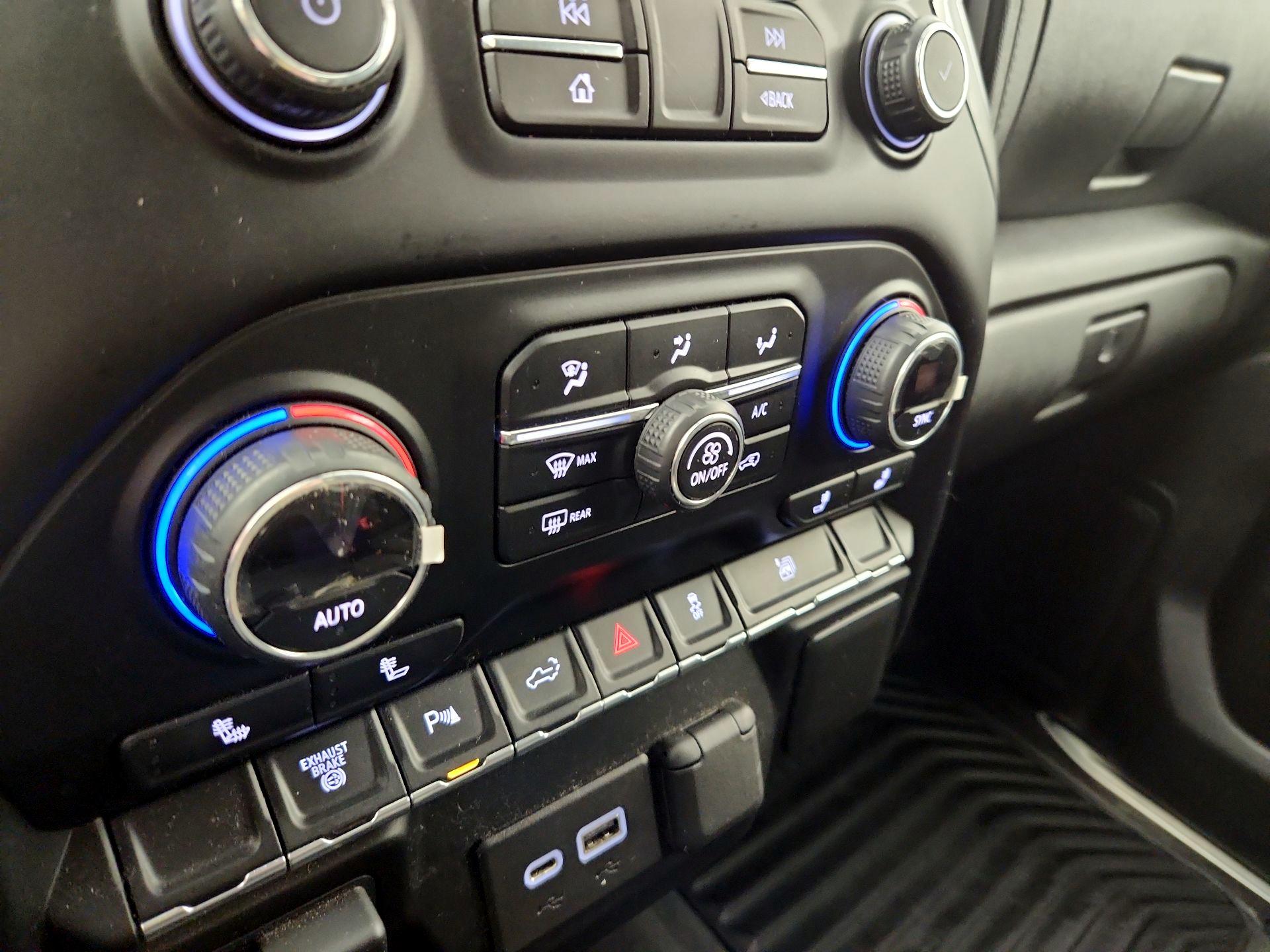 Thumbnail: 2021 Chevrolet Silverado 3500 - 14