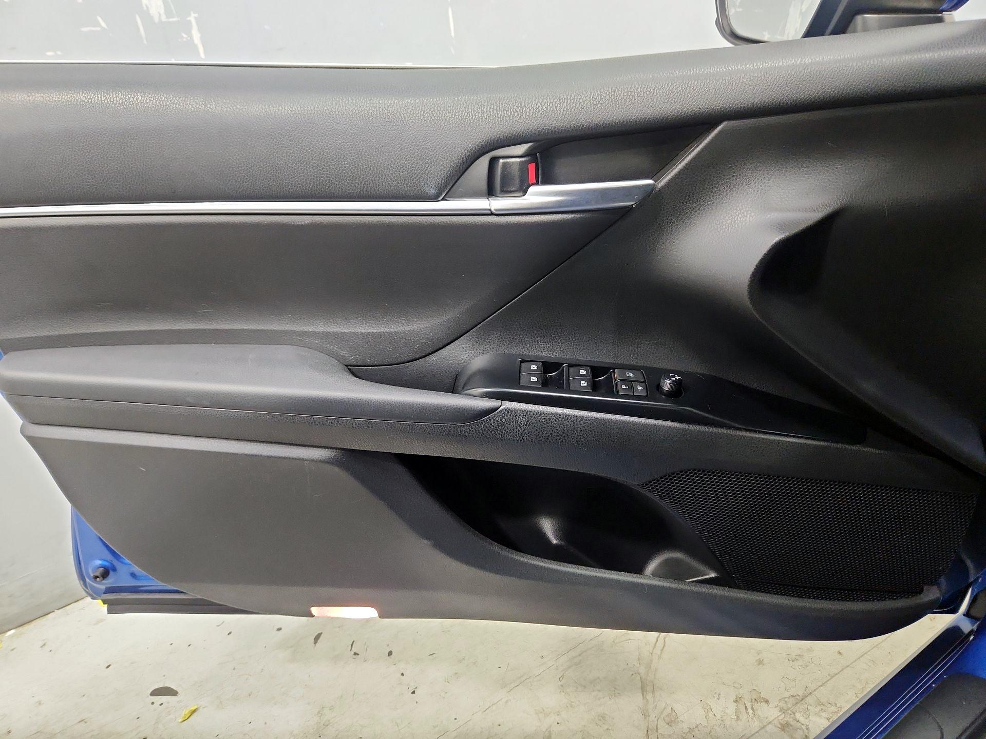 Thumbnail: 2018 Toyota Camry - 12