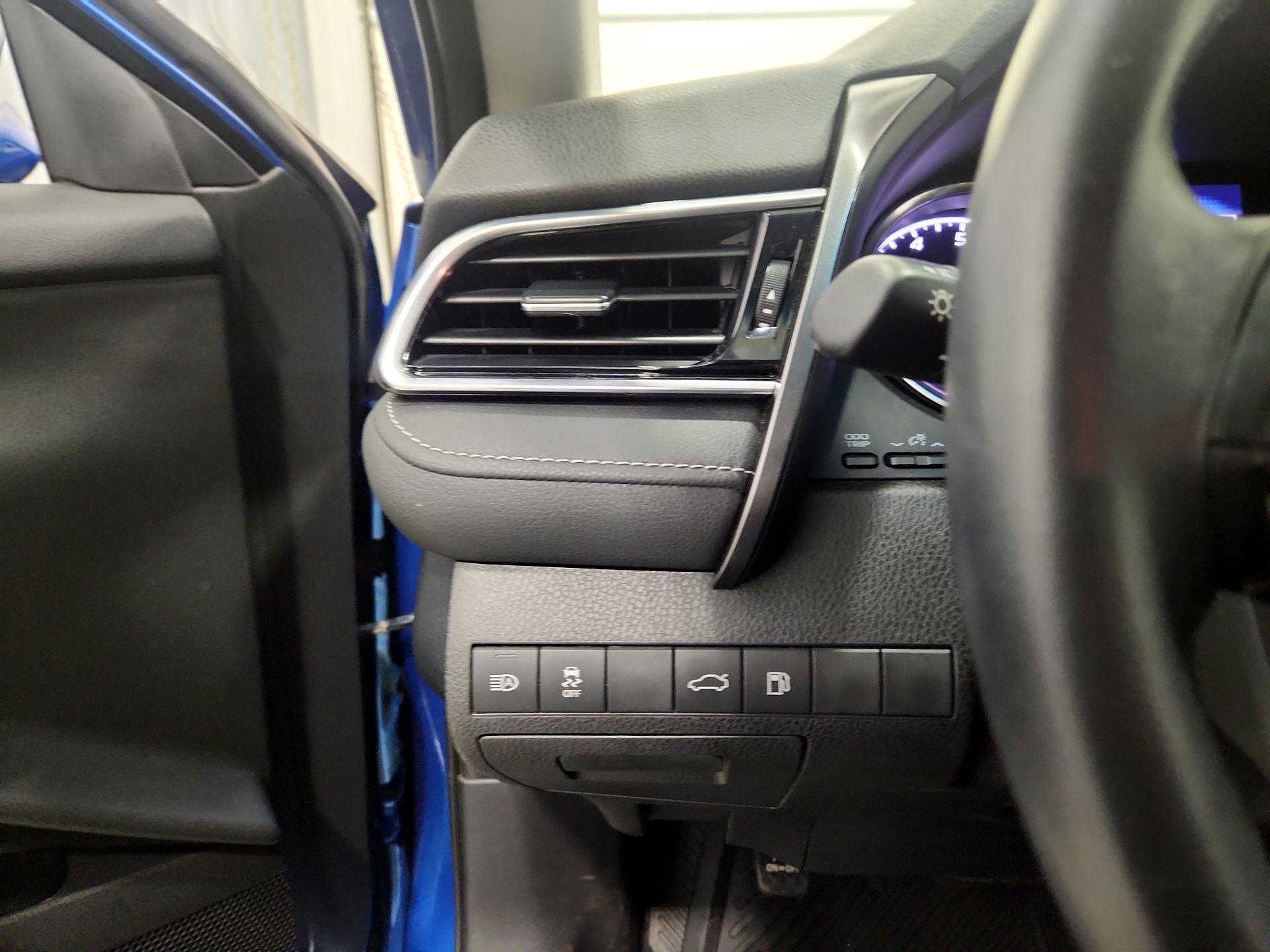 Thumbnail: 2018 Toyota Camry - 13