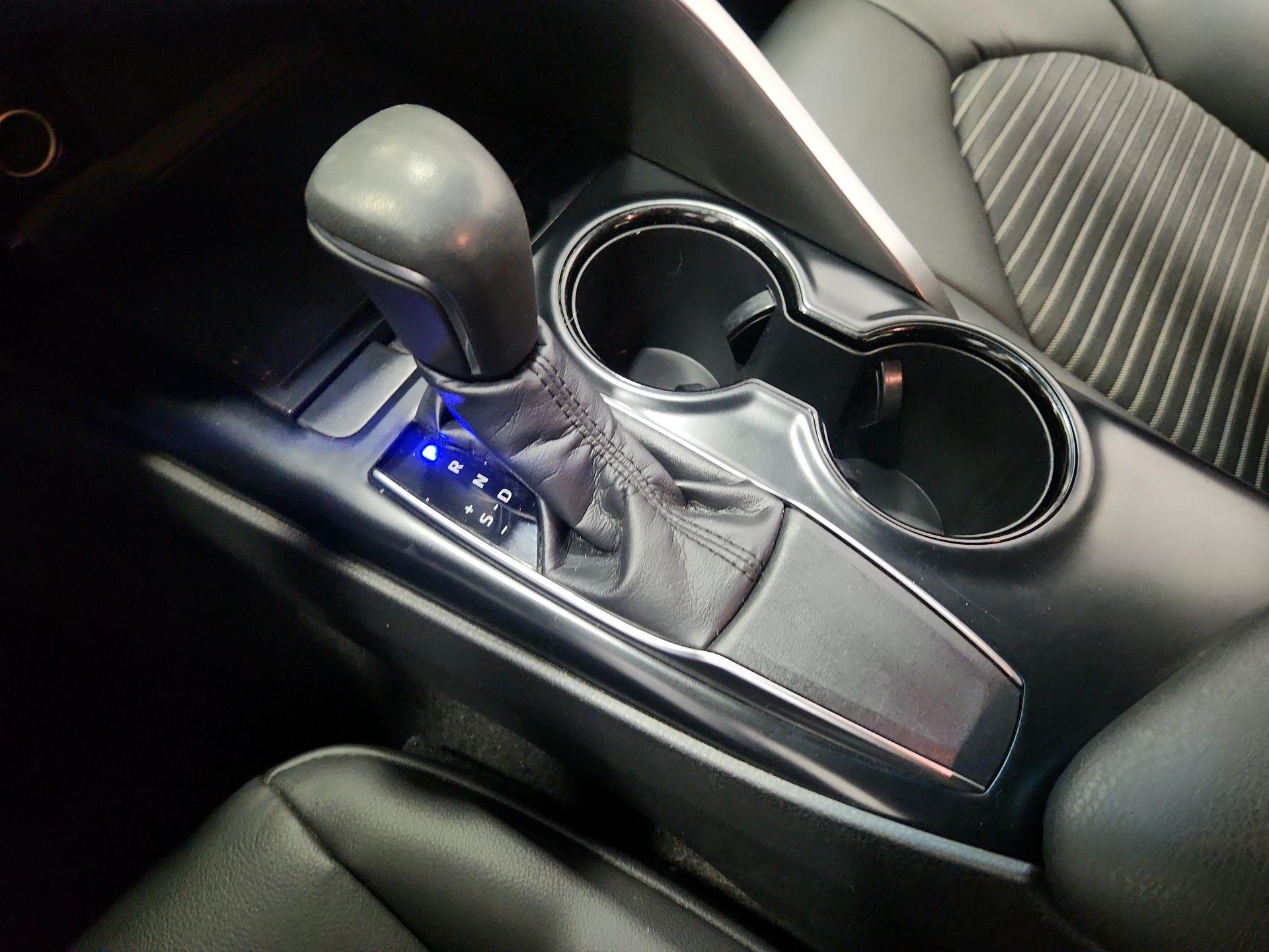 Thumbnail: 2018 Toyota Camry - 17