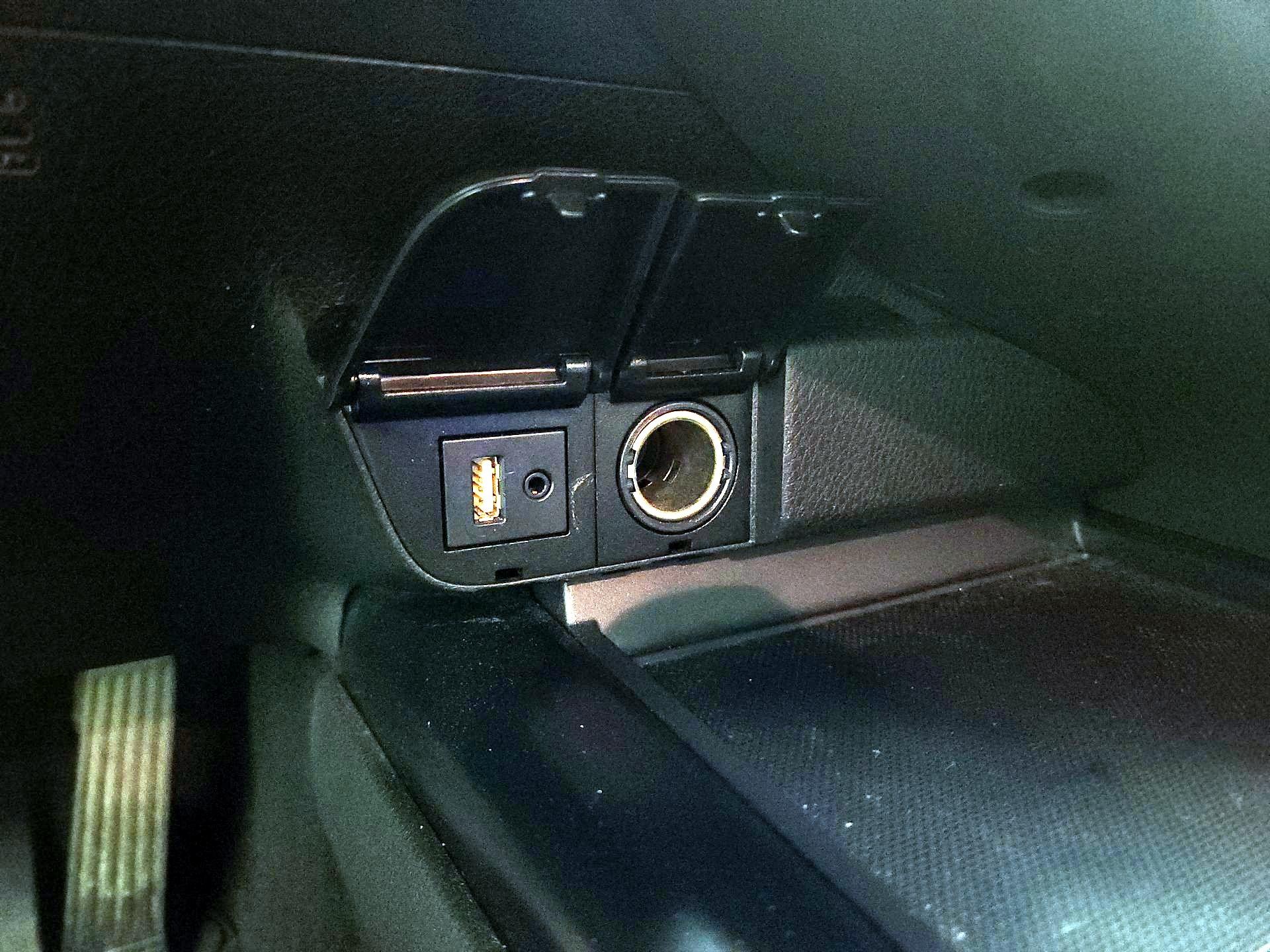 Thumbnail: 2018 Toyota Camry - 18