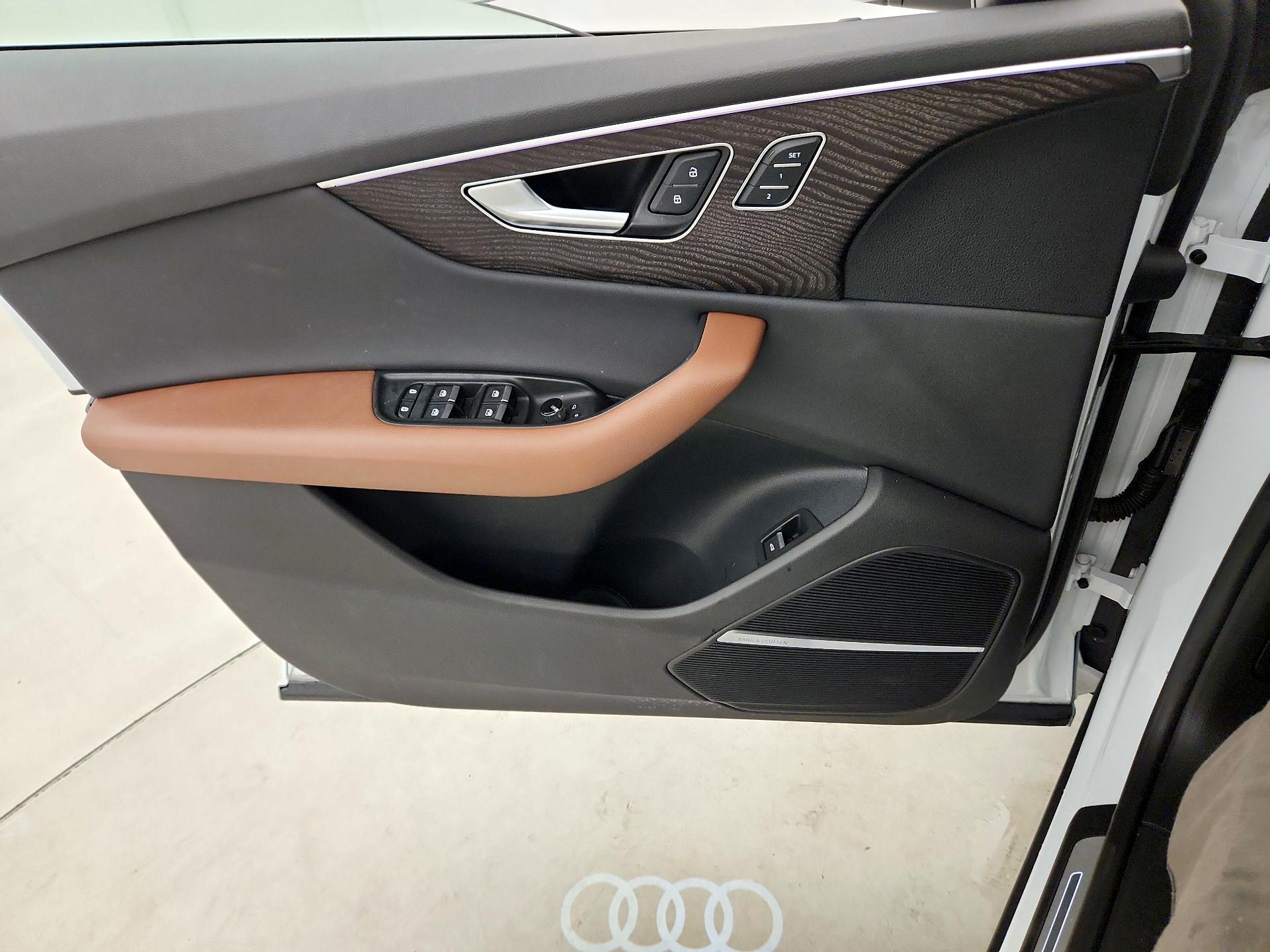 Thumbnail: 2021 Audi Q8 - 12