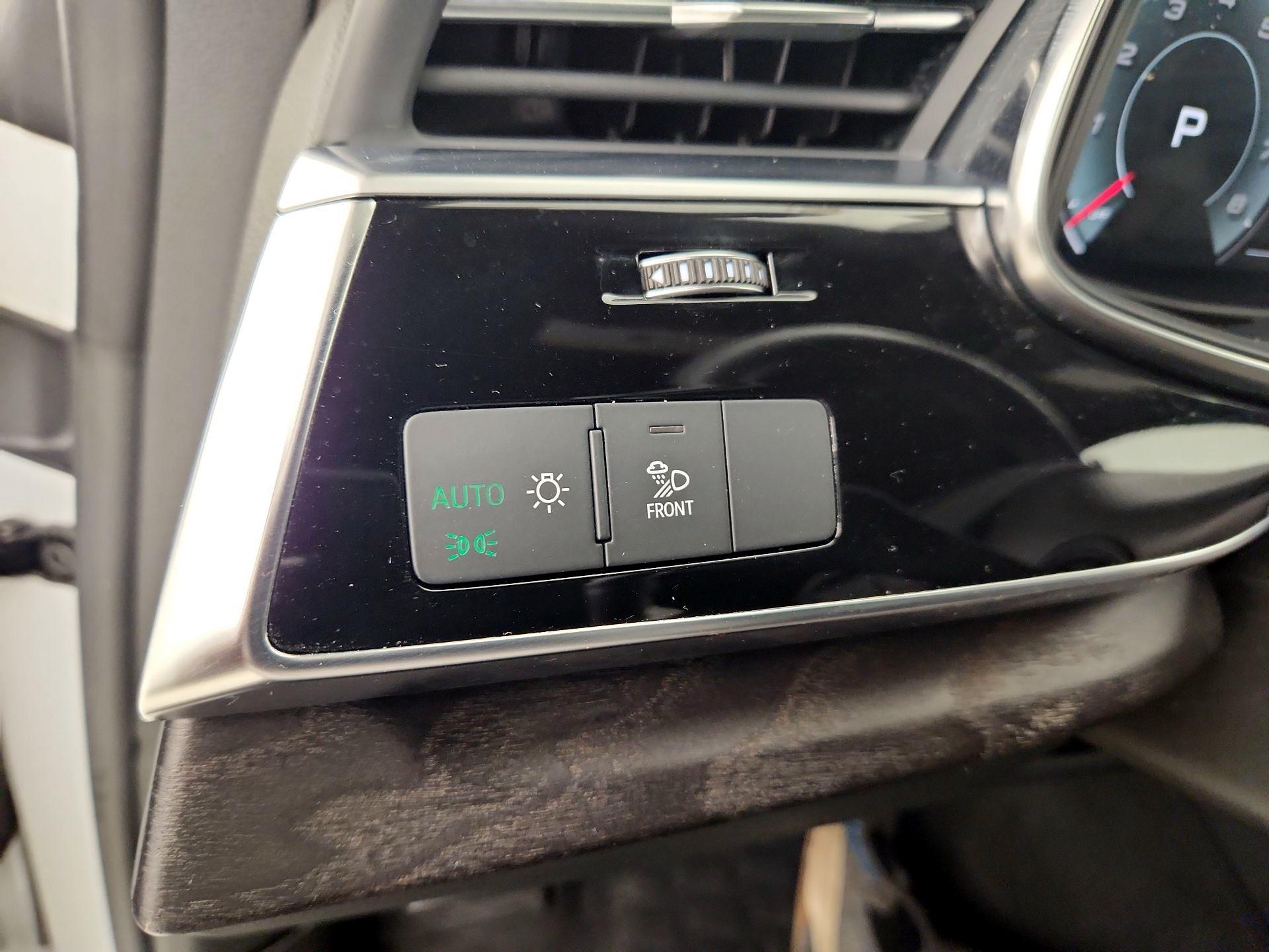 Thumbnail: 2021 Audi Q8 - 13