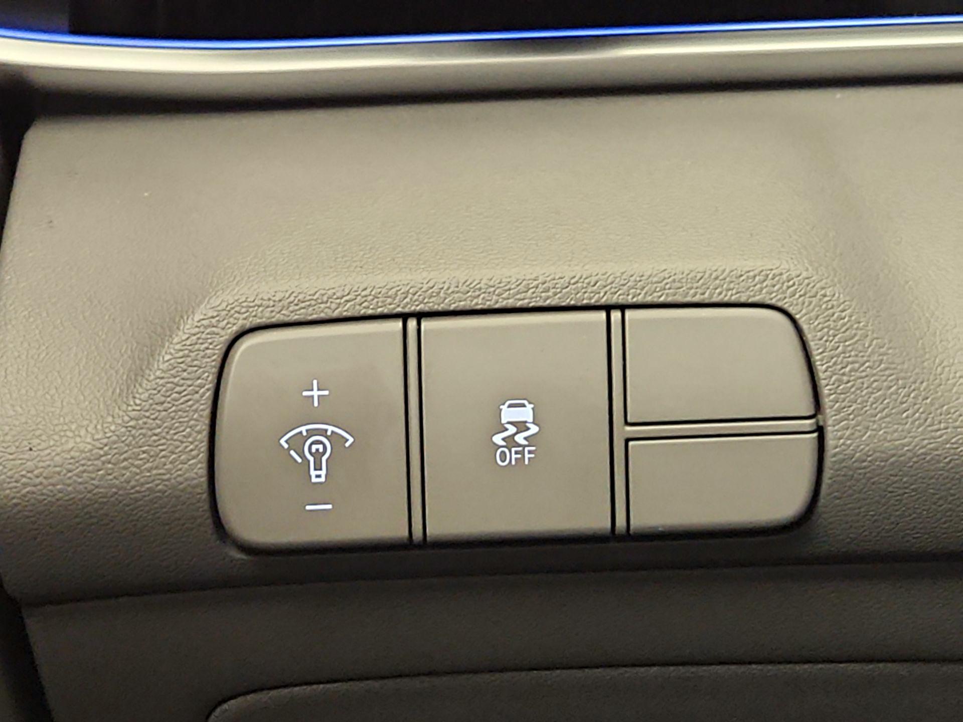 Thumbnail: 2024 Hyundai Elantra - 11