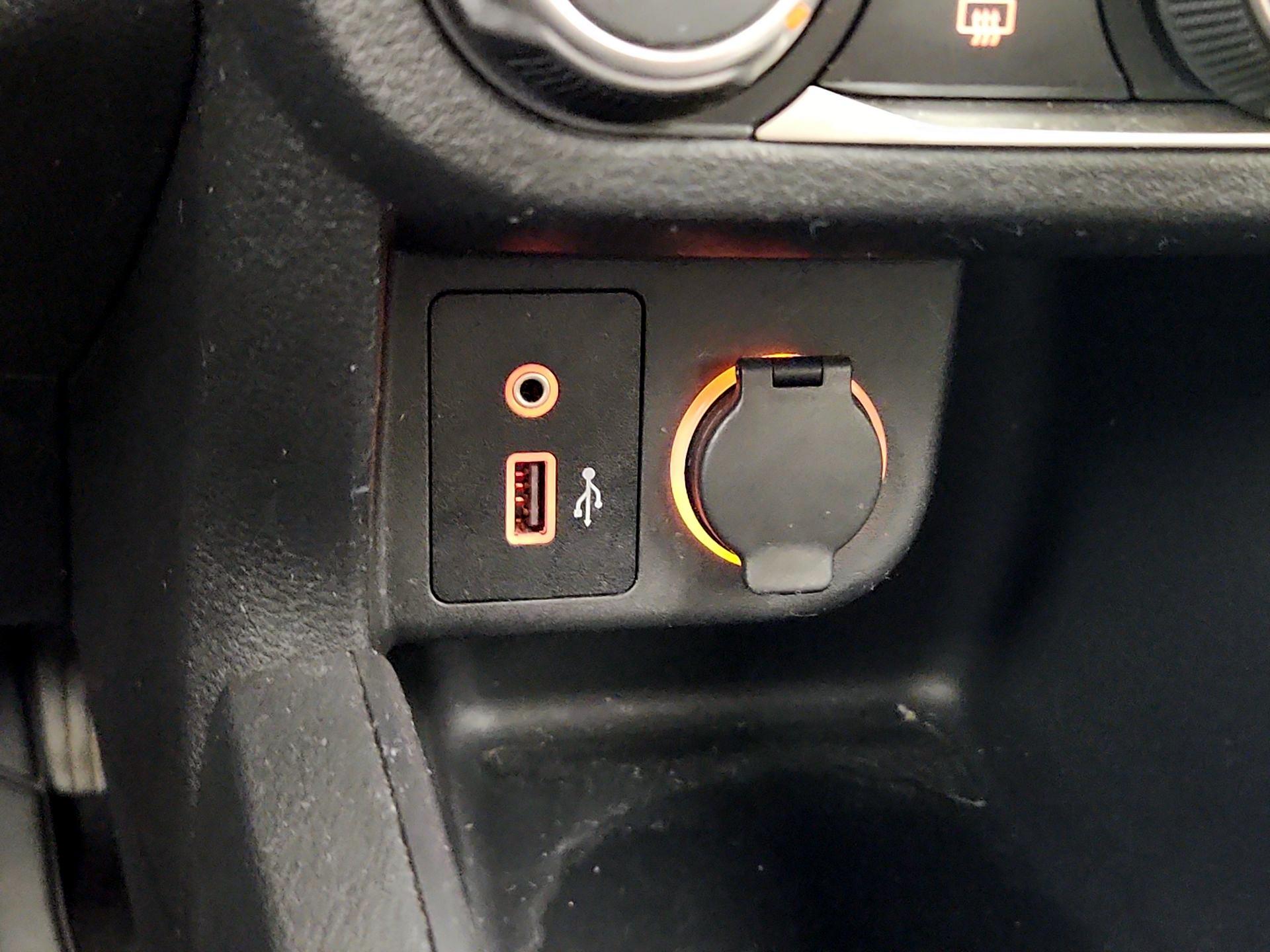 Thumbnail: 2021 Nissan Kicks - 16