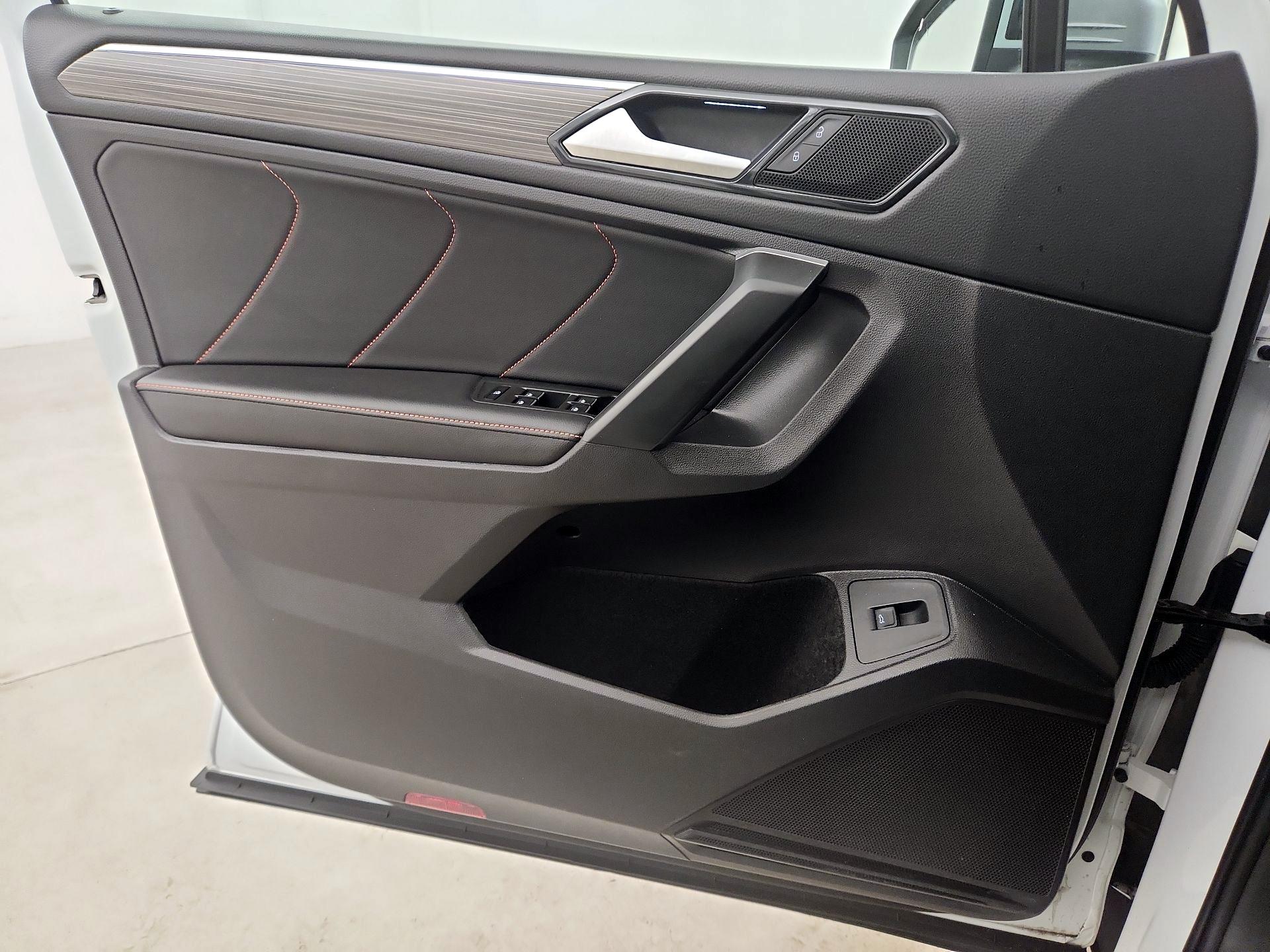 Thumbnail: 2024 Volkswagen Tiguan - 12