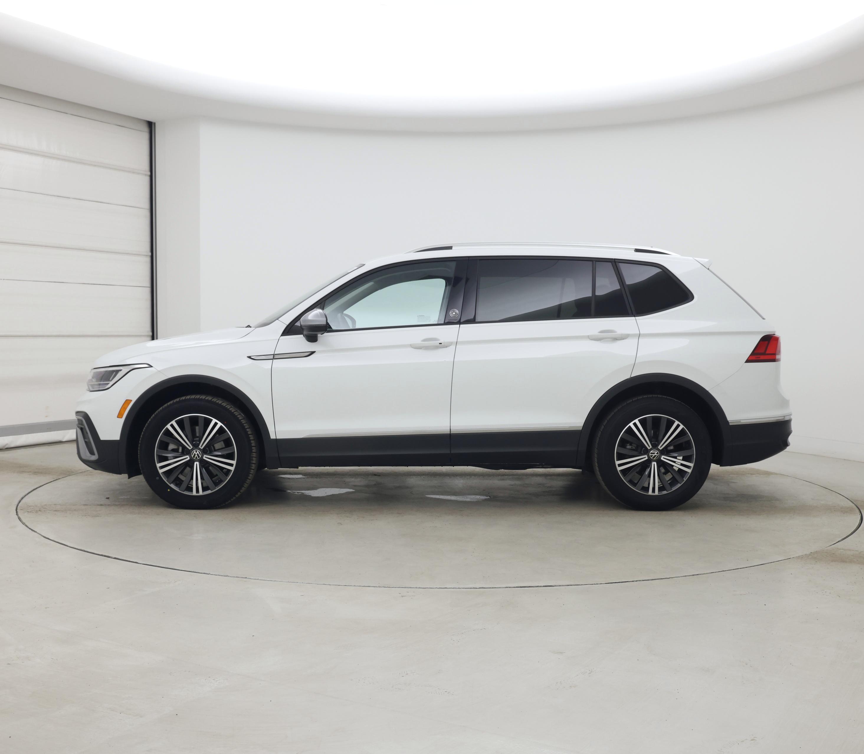 Thumbnail: 2024 Volkswagen Tiguan - 3