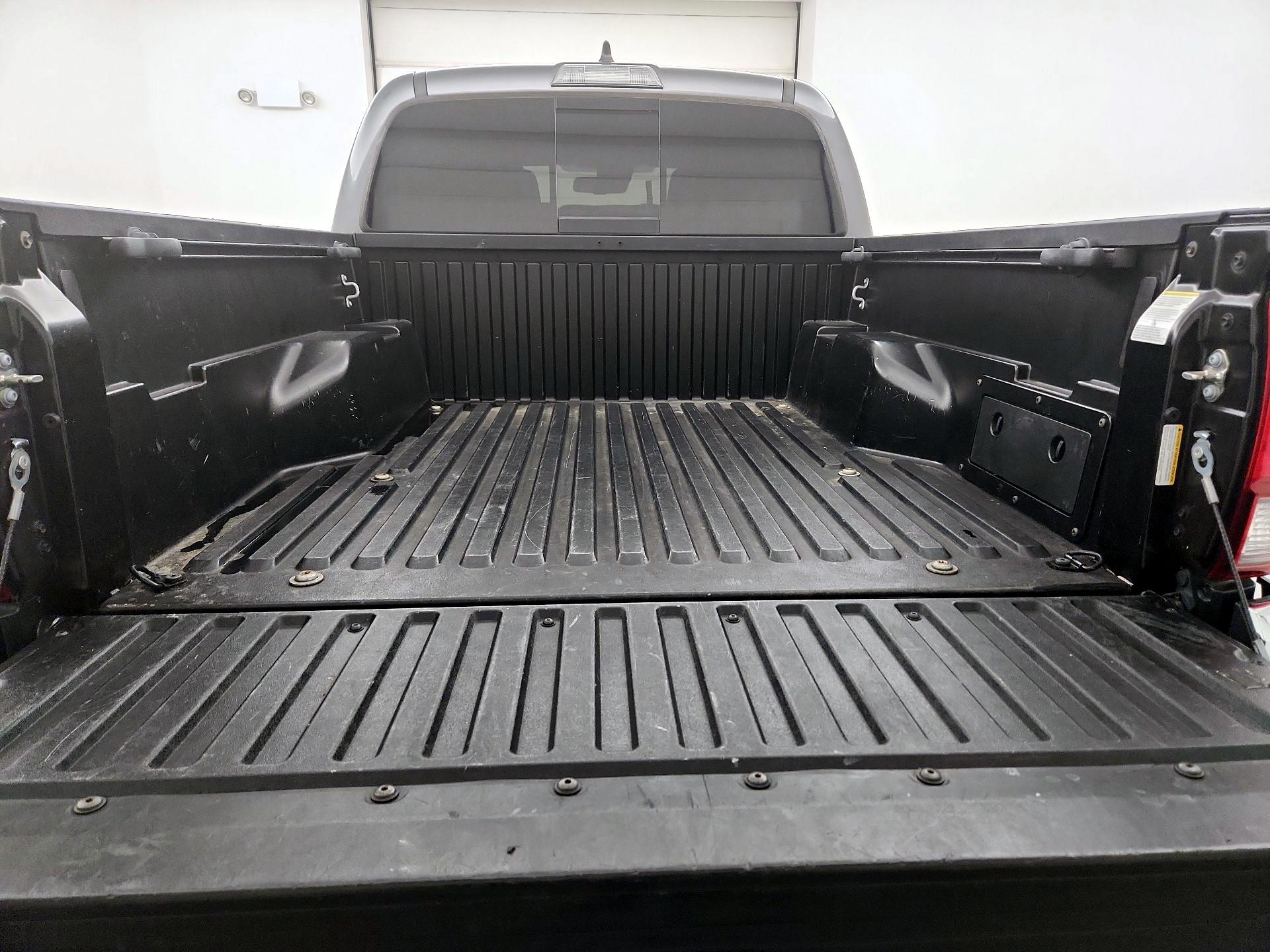 Thumbnail: 2020 Toyota Tacoma - 18